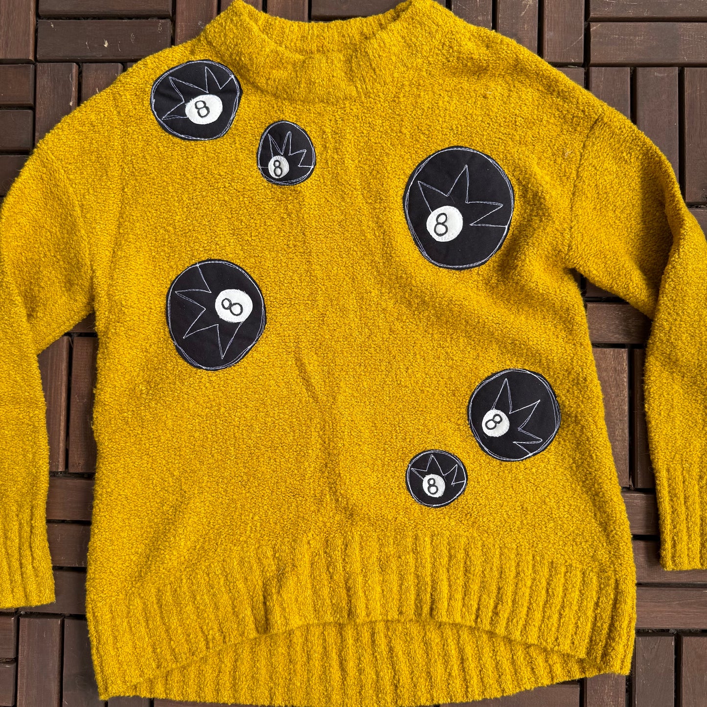 All over 8-balls sweater(medium)