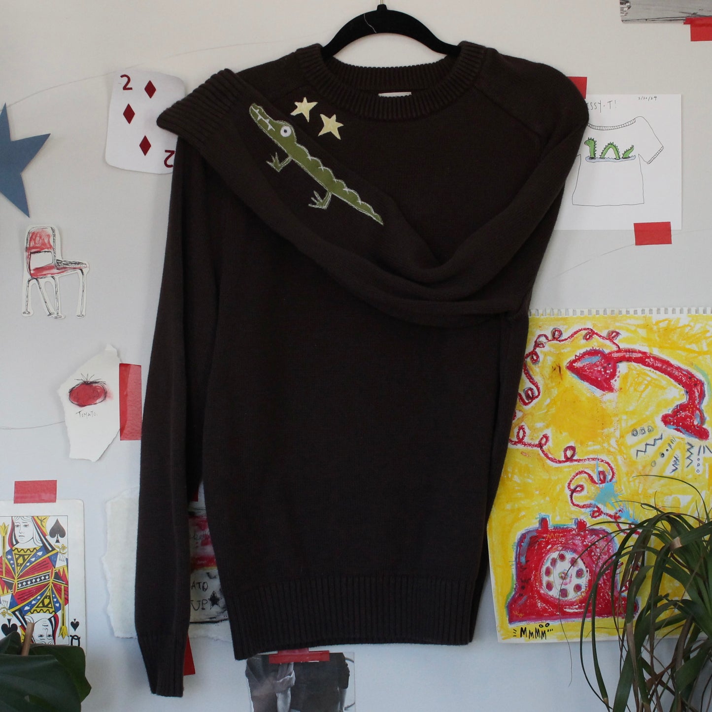 Subtle gator & stars sweater!(Medium)