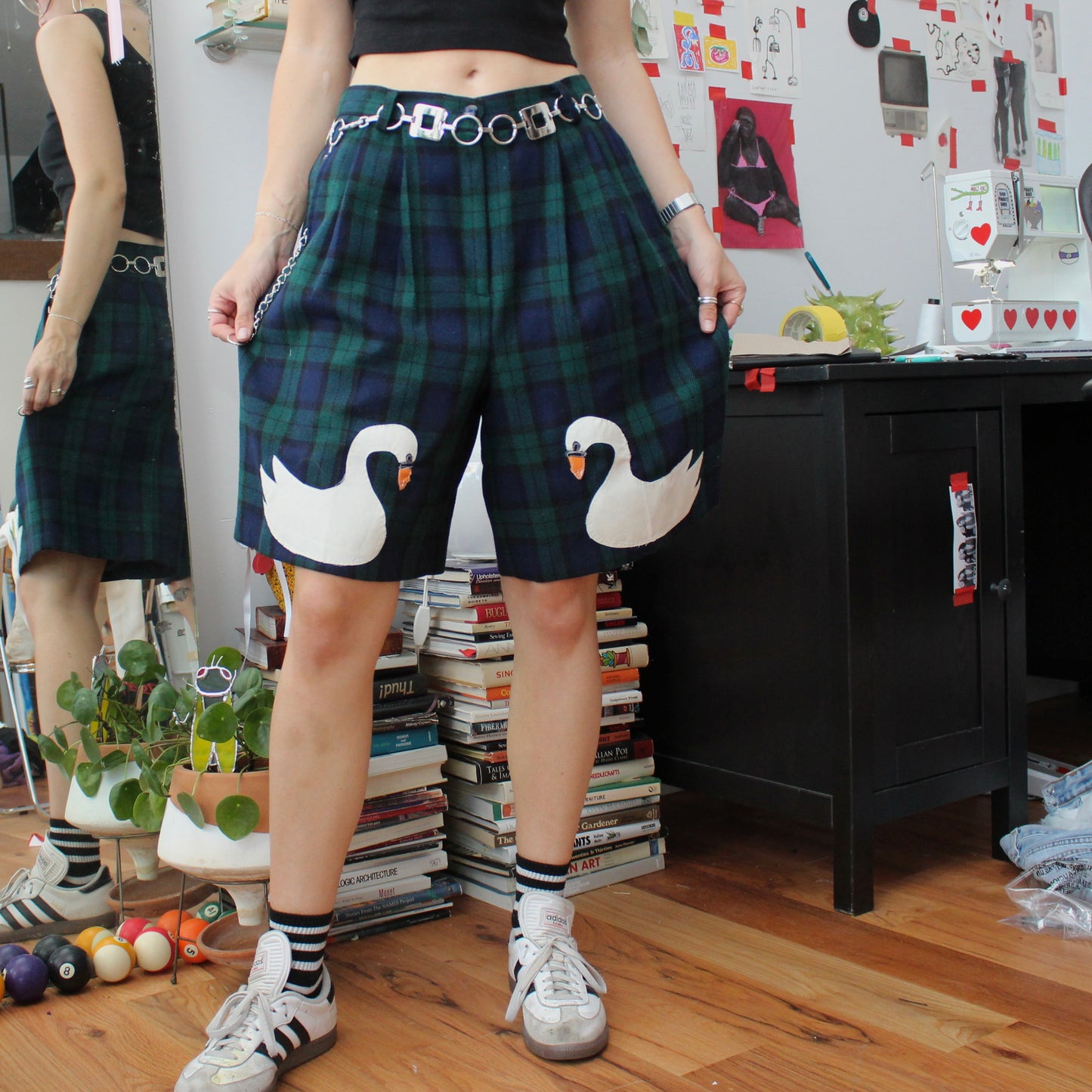 Swan shorts(4)
