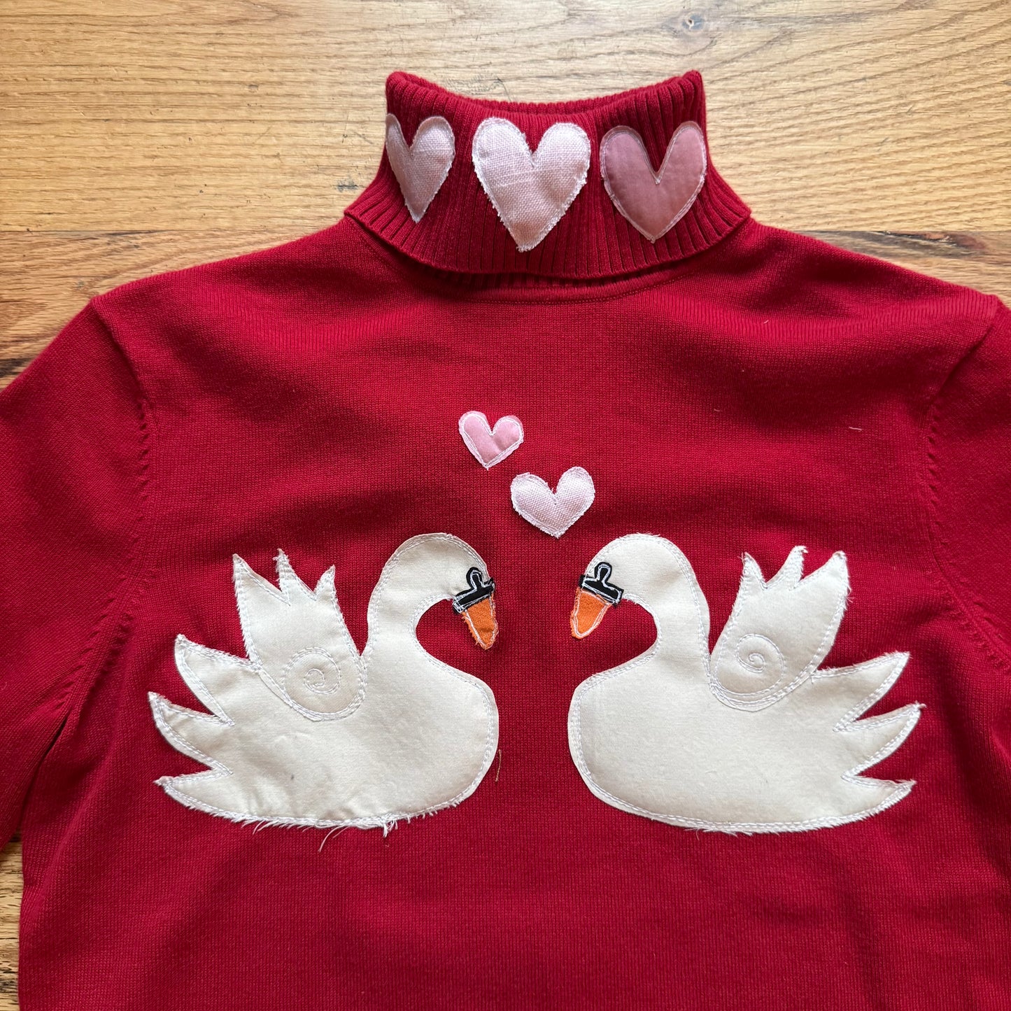 Swans in love turtleneck(medium)
