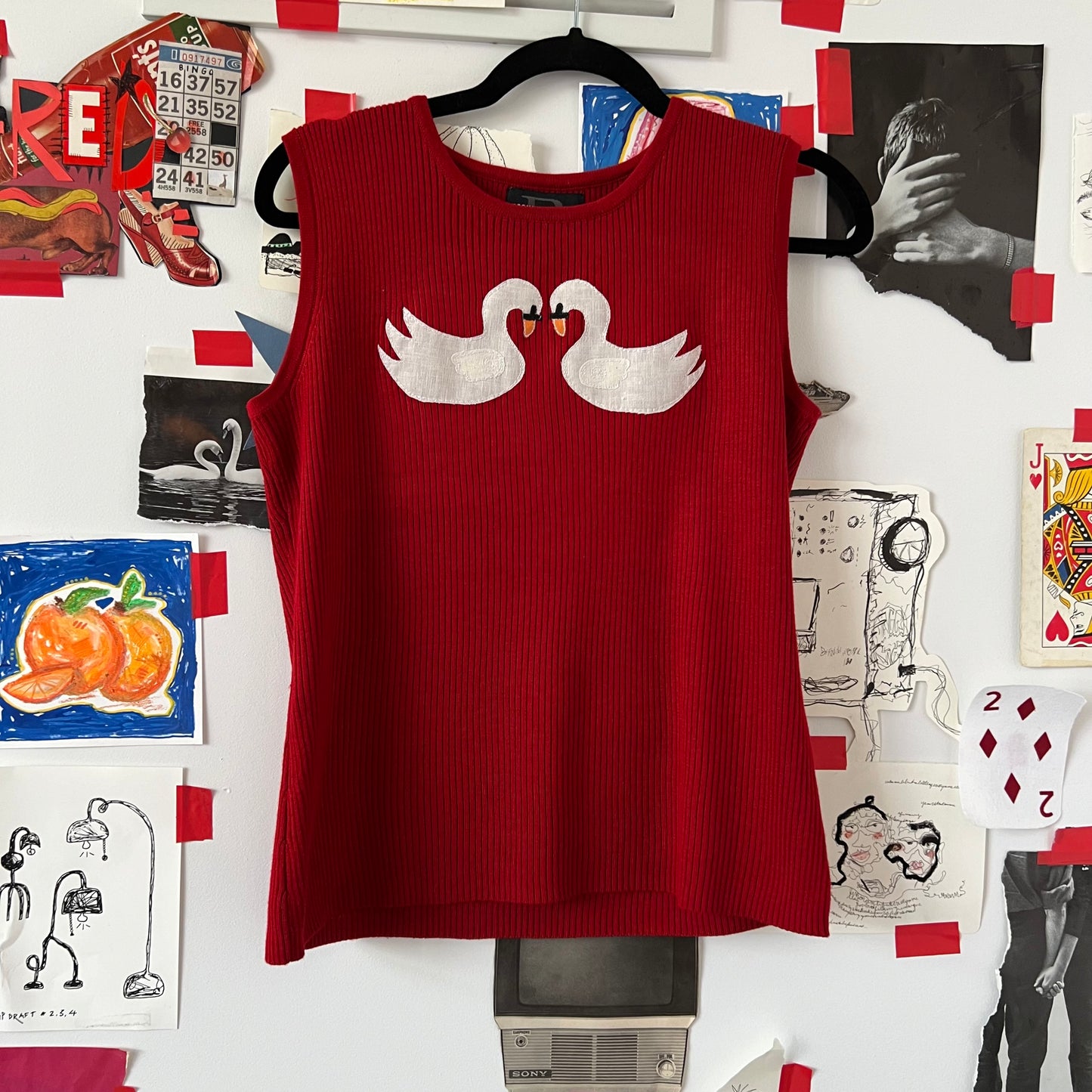 Swans in love tank(medium)