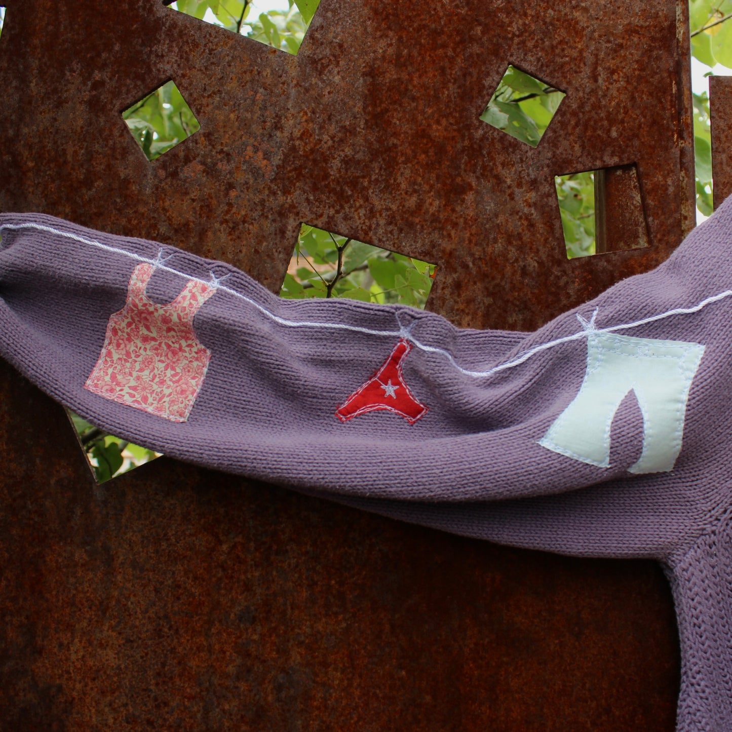 Clothesline sweater(medium)