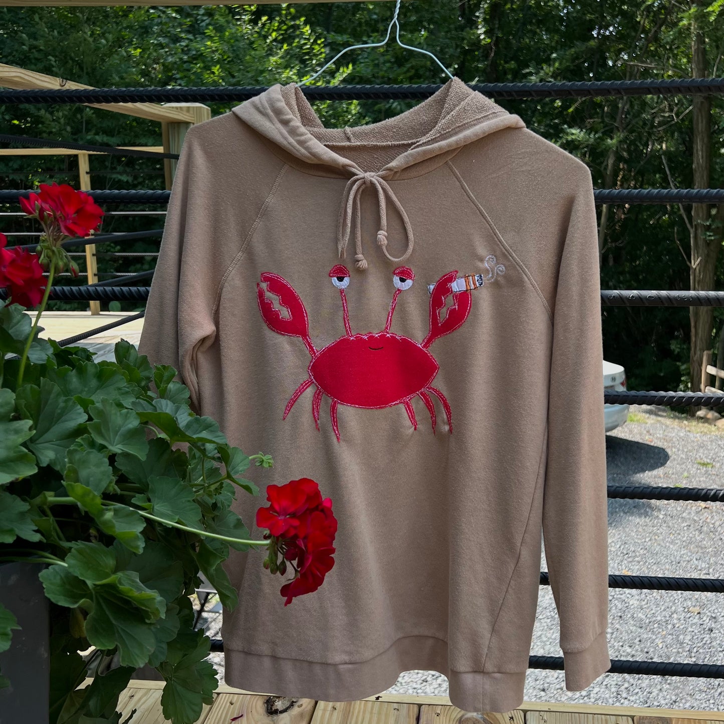  Crustacean cigarette! Sweatshirt(medium)