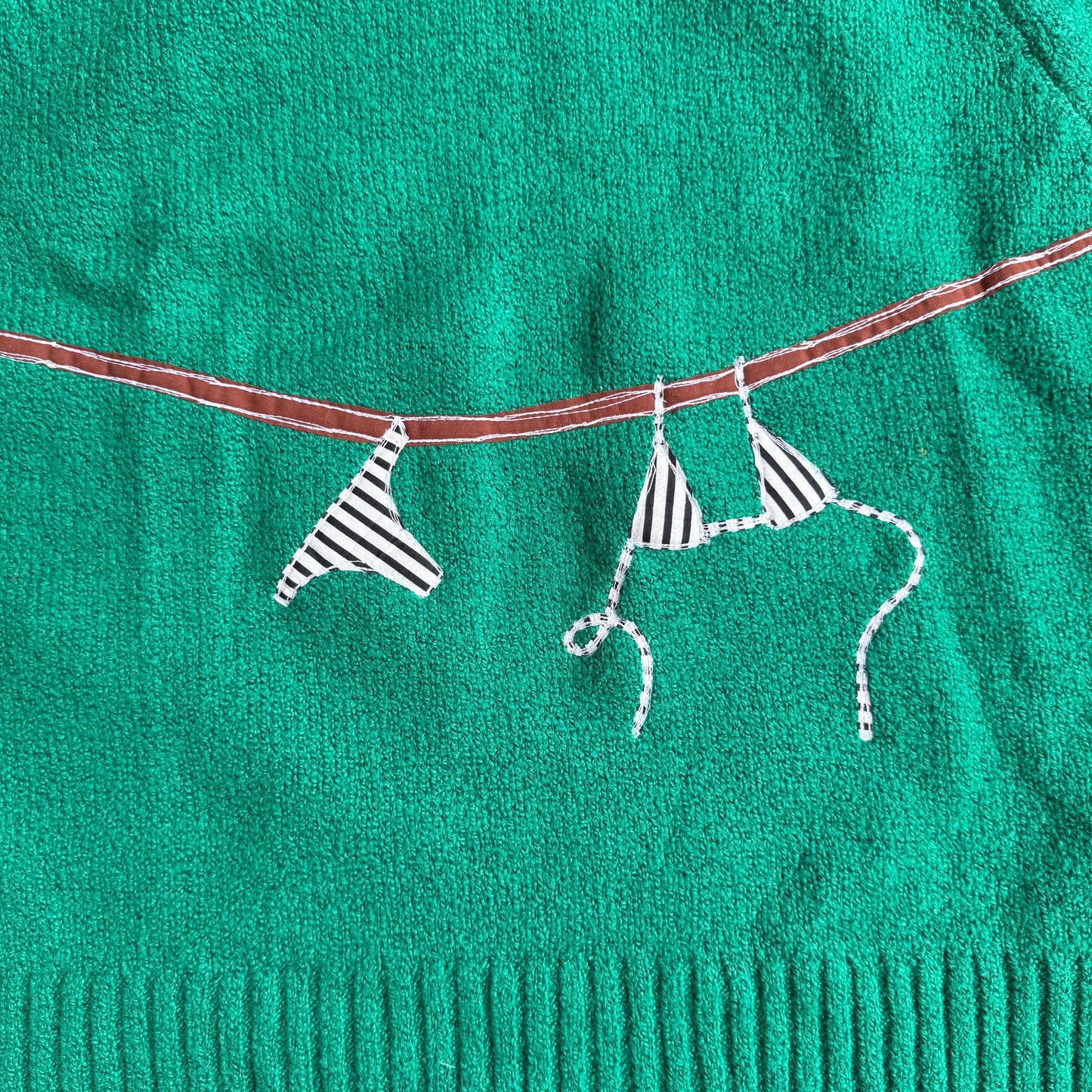 Bikini clothesline sweater(medium)