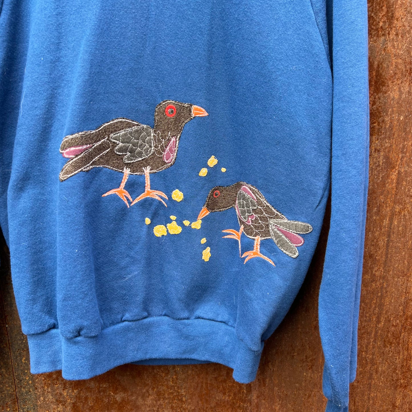 Pigeons sharing some bread crewneck<3(Medium)