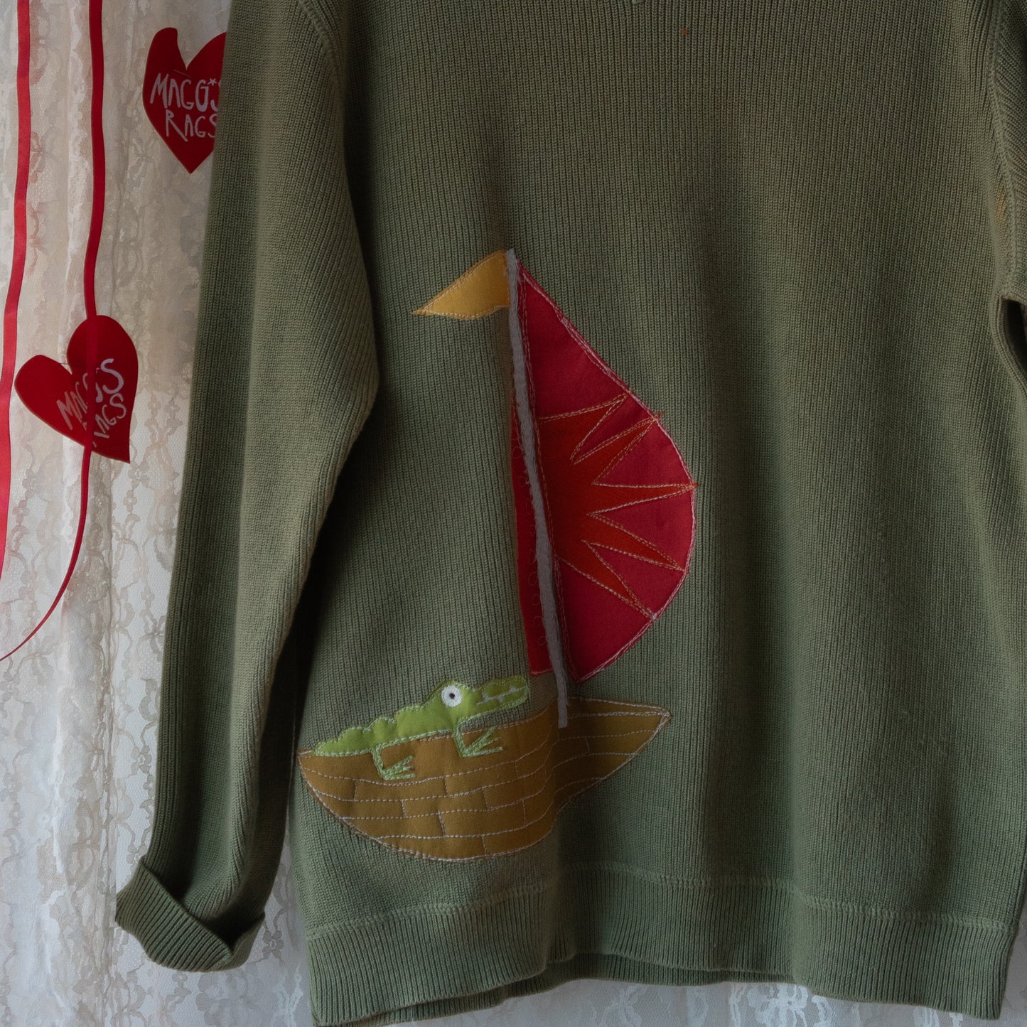 Sailin’ gator sweater (l)