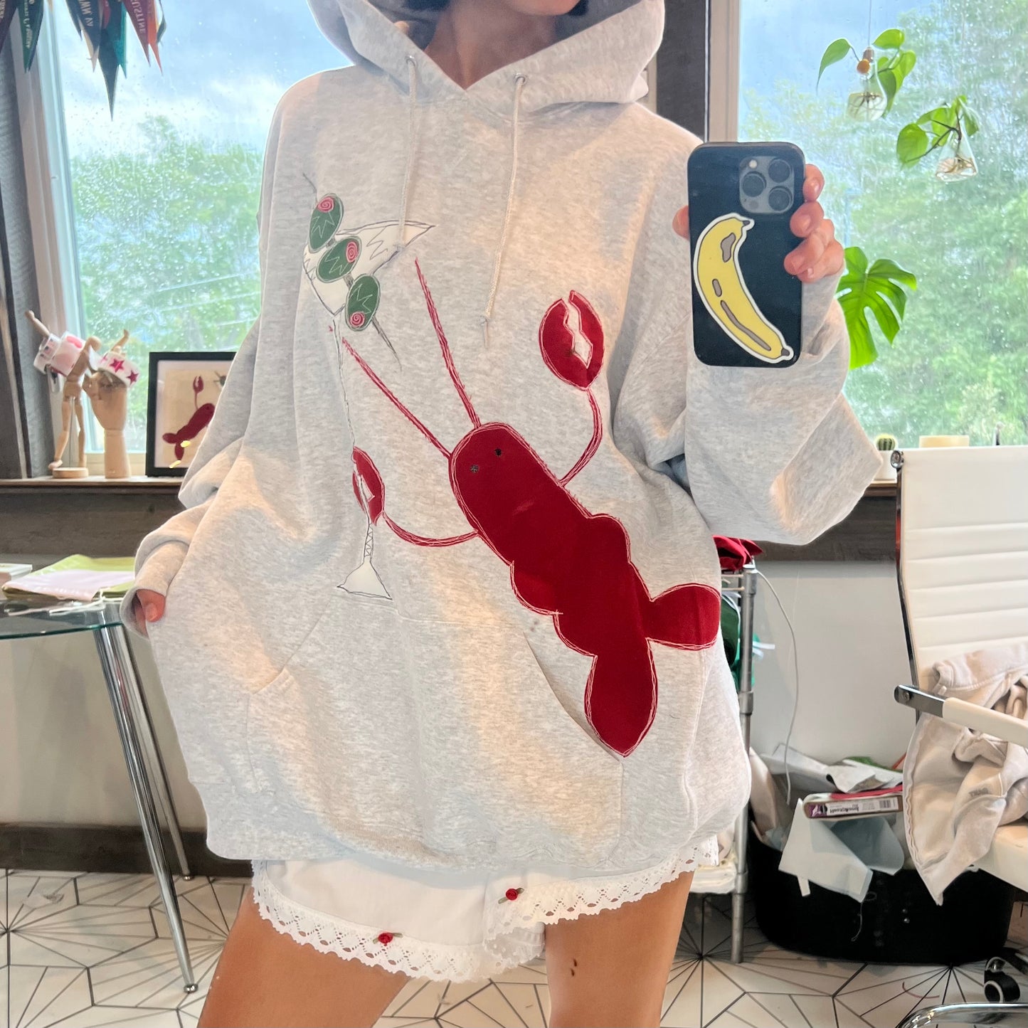 Lobster-tini sweatshirt(XL)