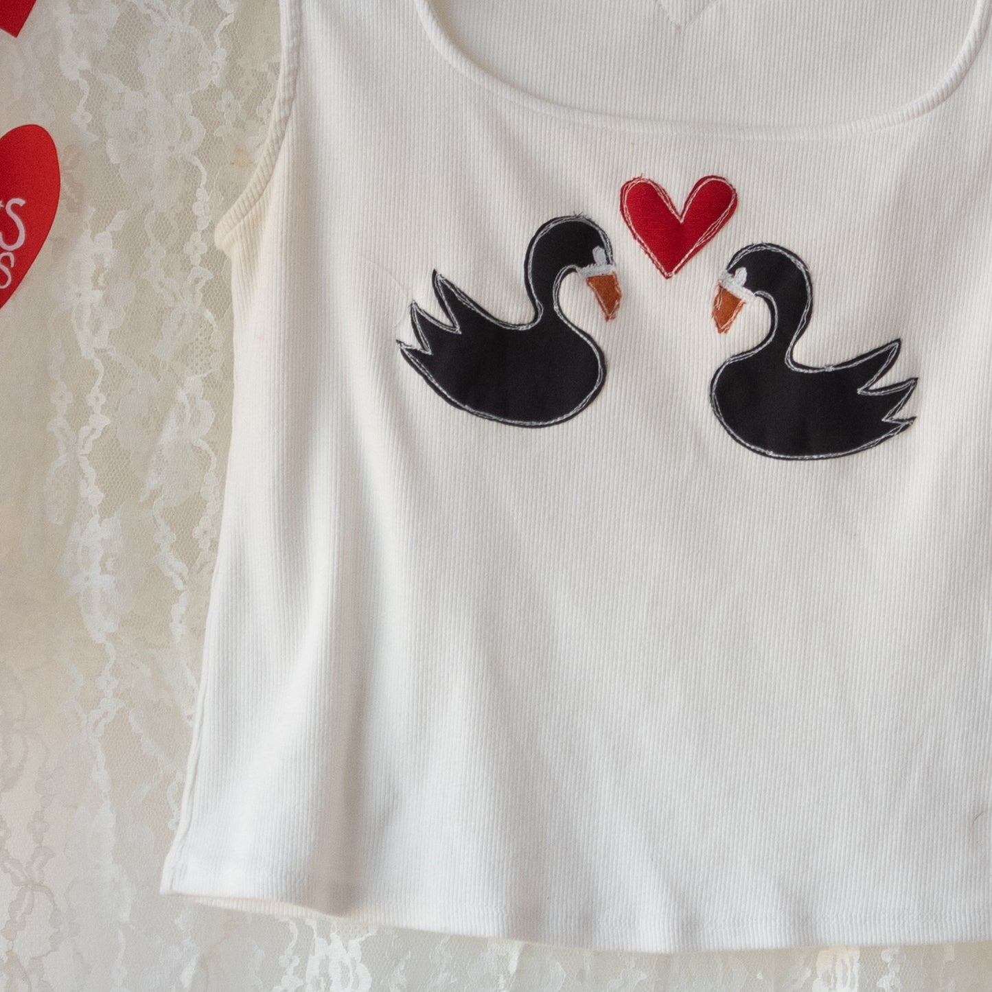 Black swans in love tank(medium)