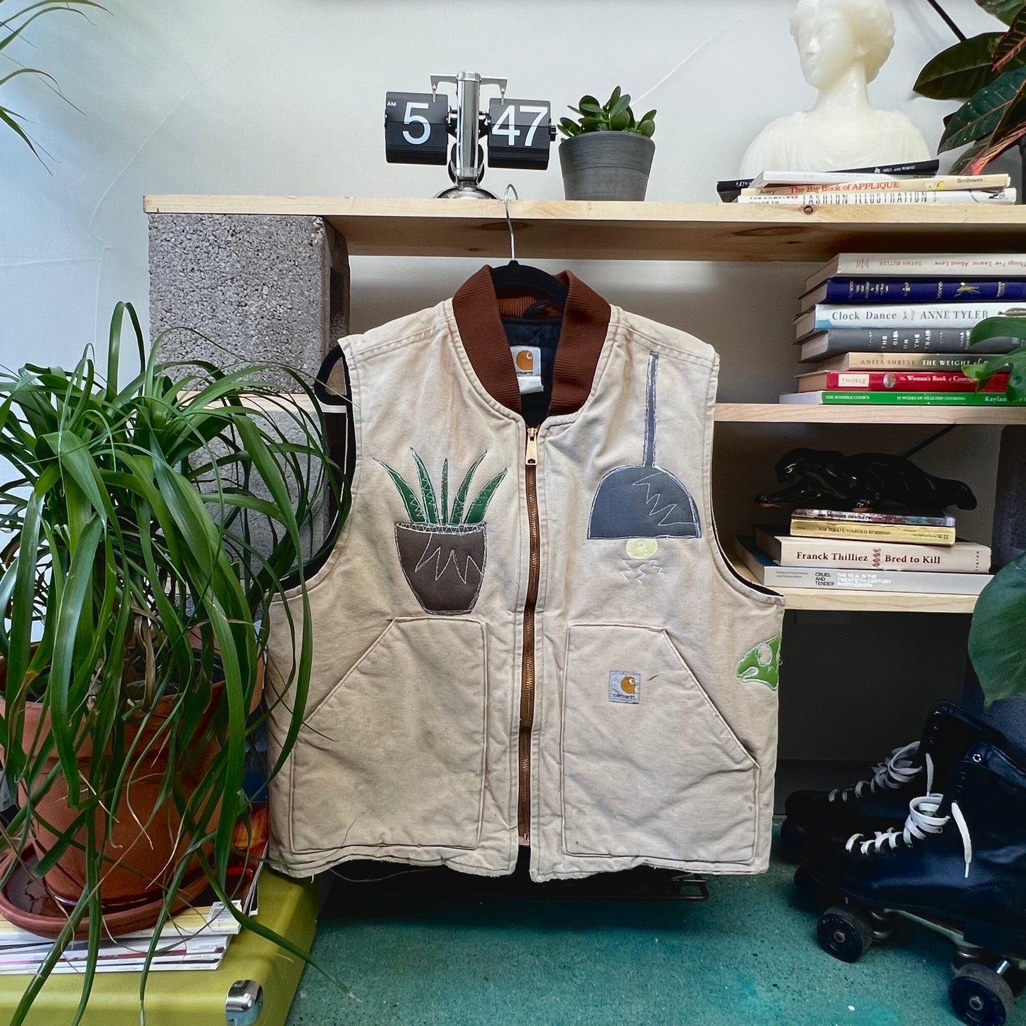 The whole house! Carhartt vest(medium)