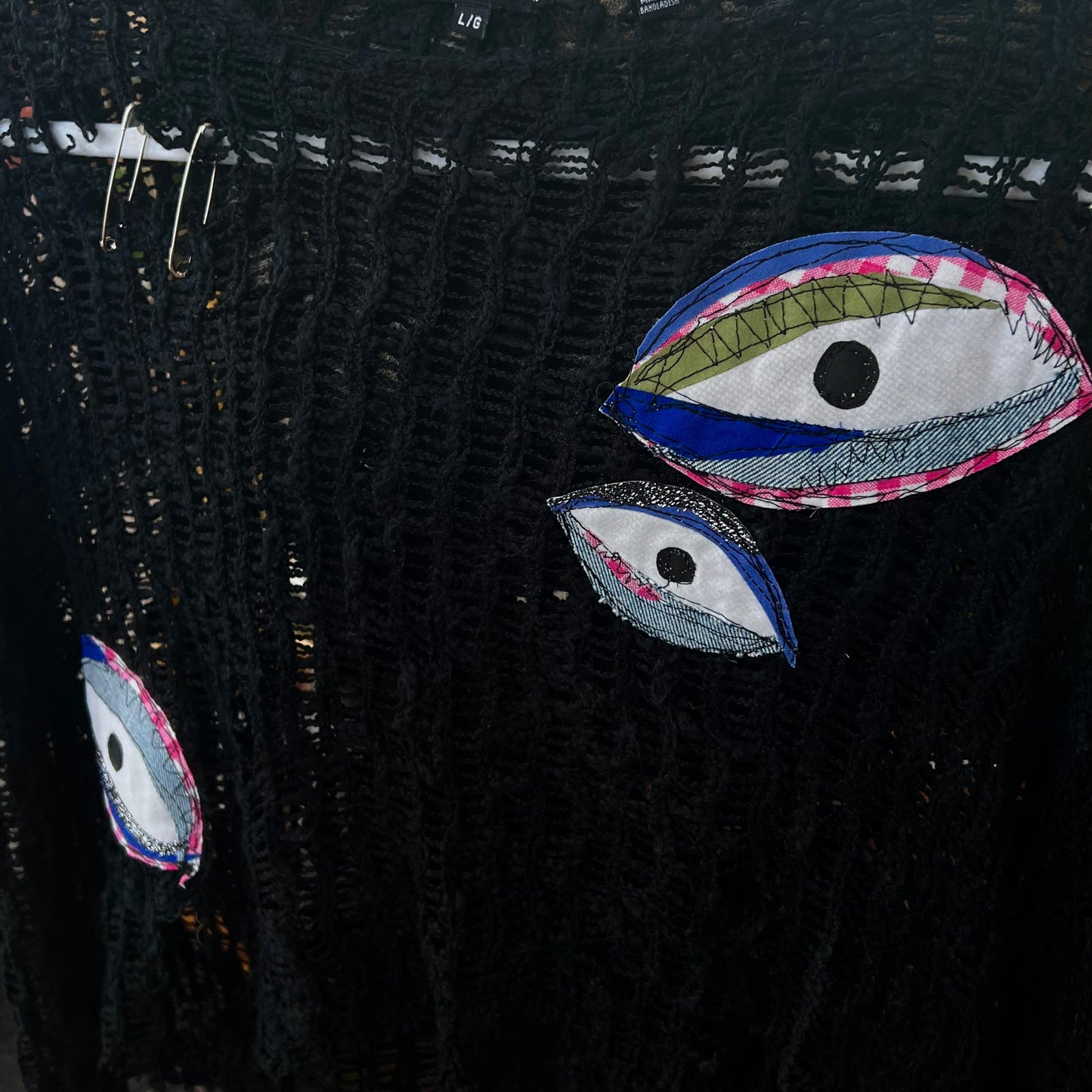 Eyeball shrug