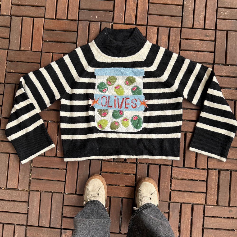 Stripes ‘n olives sweater!(medium)