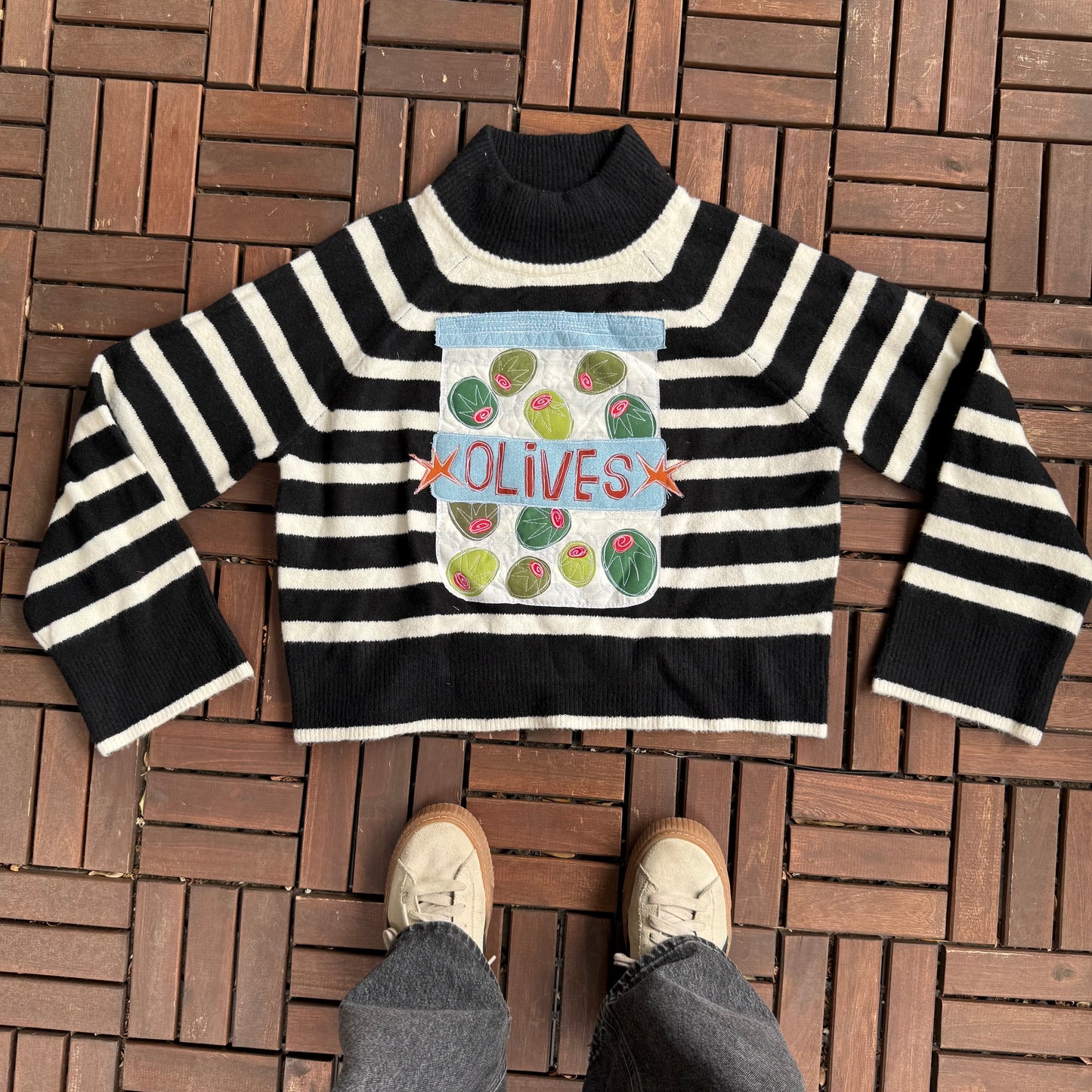 Stripes ‘n olives sweater!(medium)