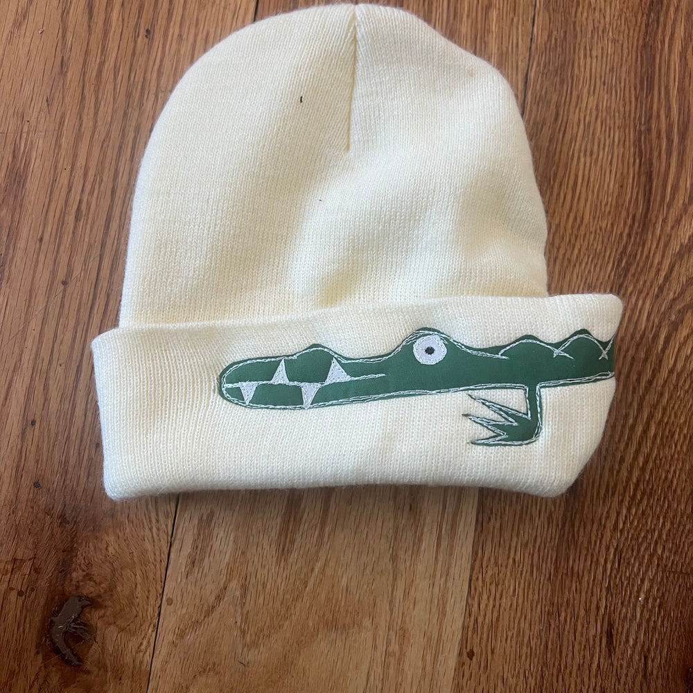 White gator beanie(O/S)