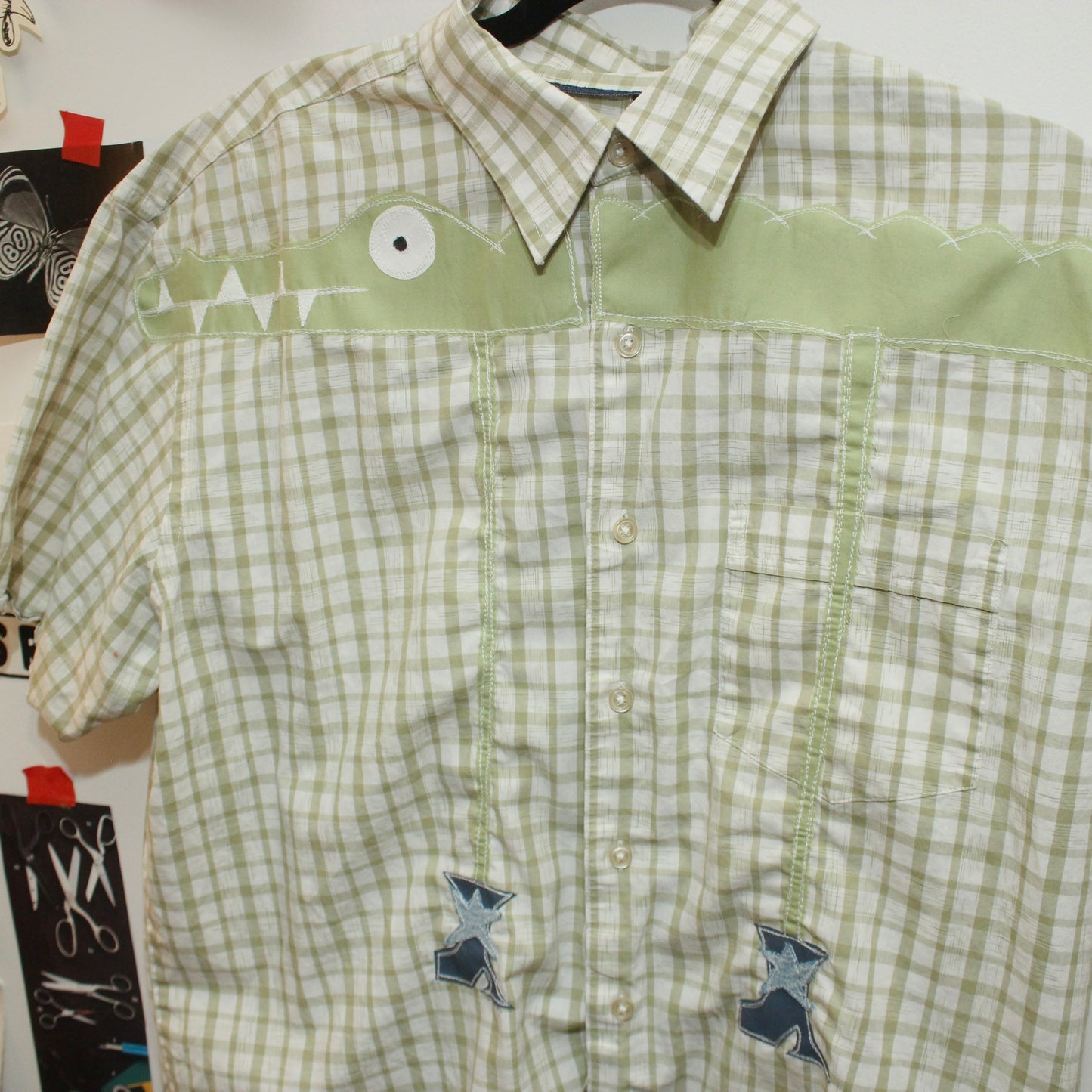 Gator n boots button down(XL)
