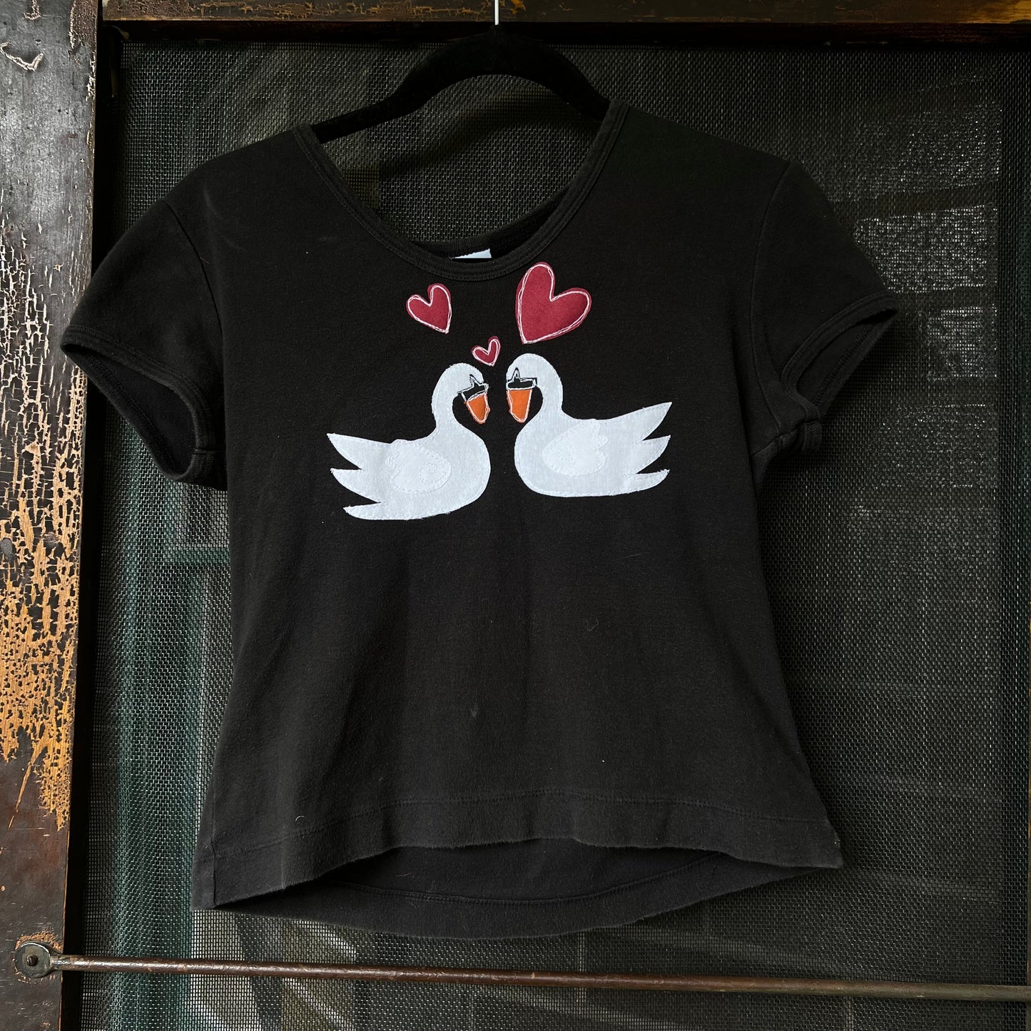 Swans in love baby tee(medium)