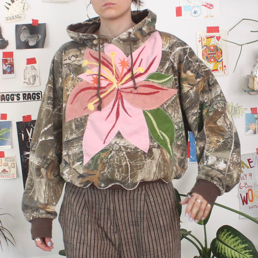 
                      
                        Hibiscus n’ camo cropped hoodie(medium)
                      
                    