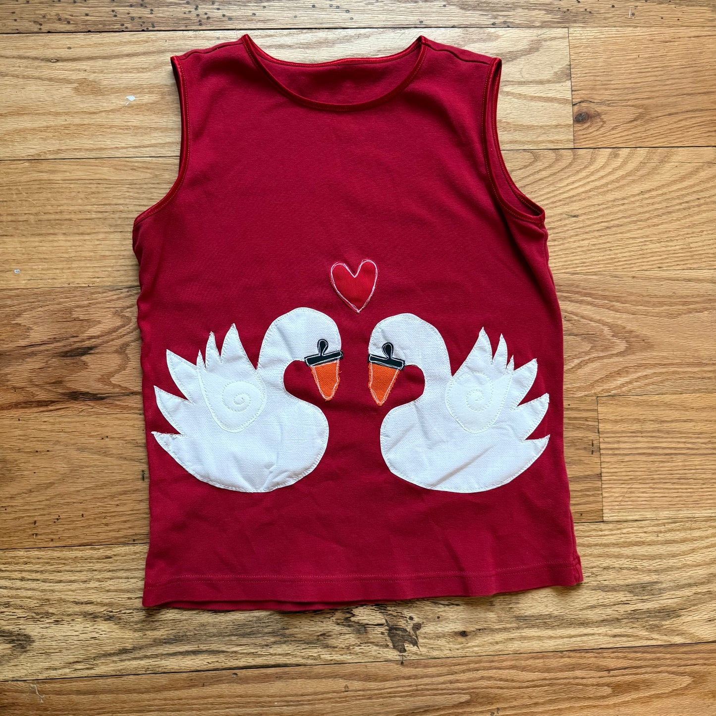 Swans in love tank(medium)