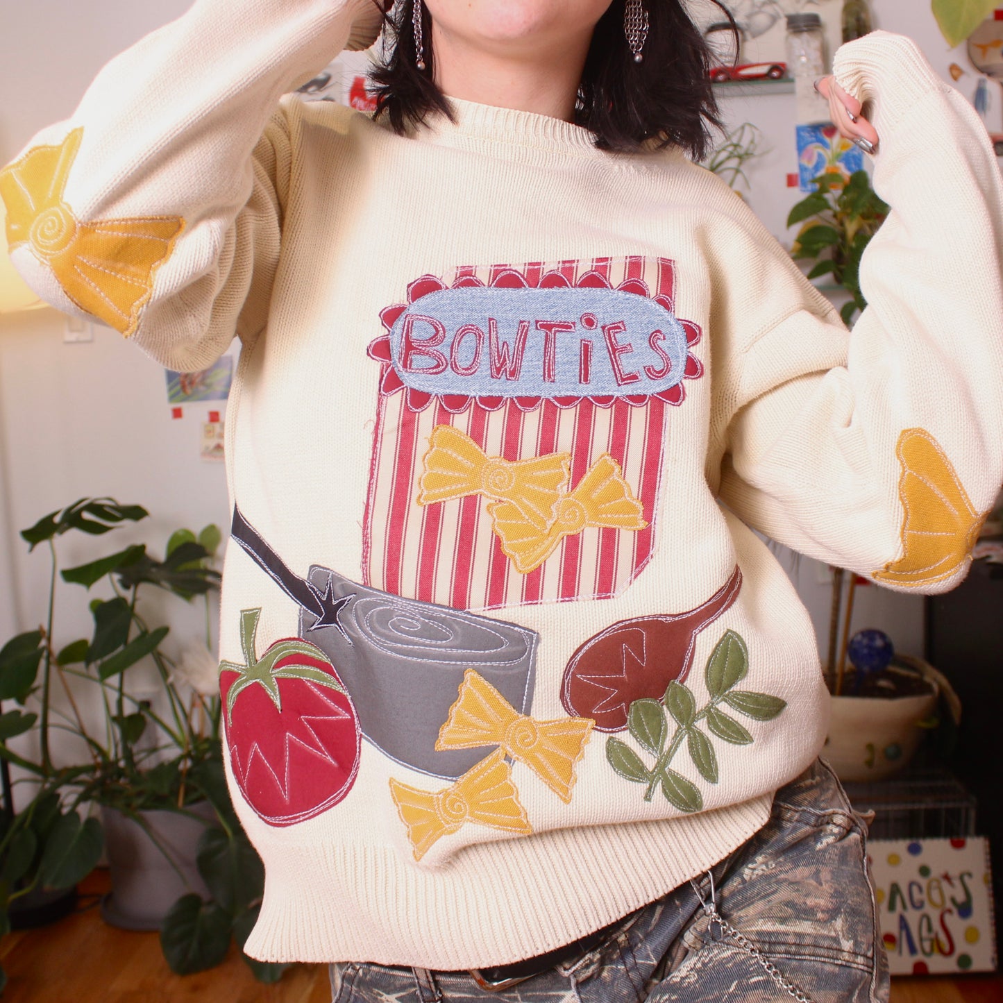 Bow tie pasta sweater(medium)