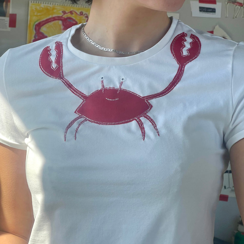 
                      
                        Crabby neck tee(medium)
                      
                    