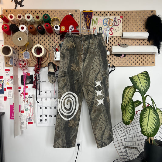 Stars and swirl camo pants (28x31)