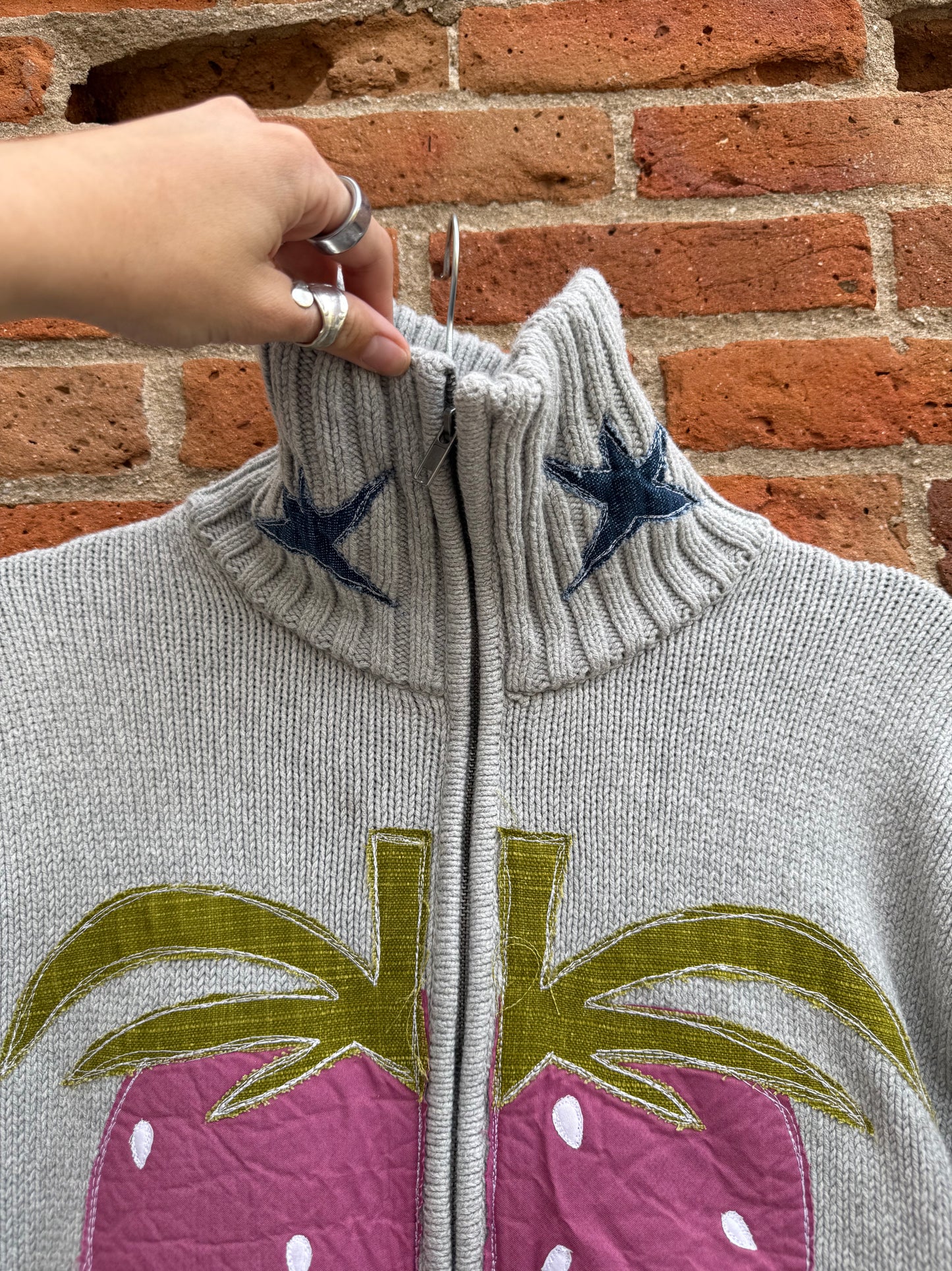 High neck strawberry sweater(XL)