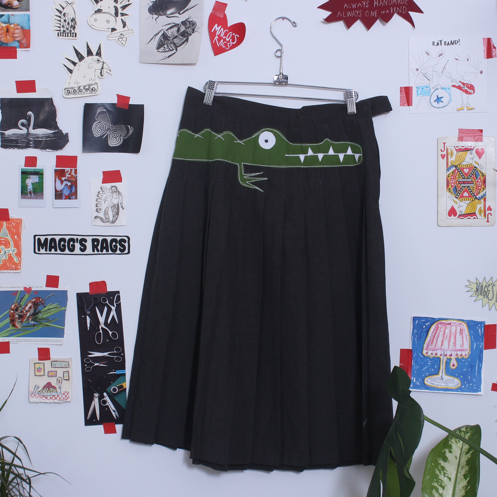 
                      
                        360° Pleated gator skirt(4)
                      
                    