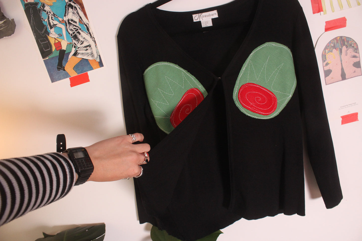Olive (•)(•)’s split front sweater(medium)