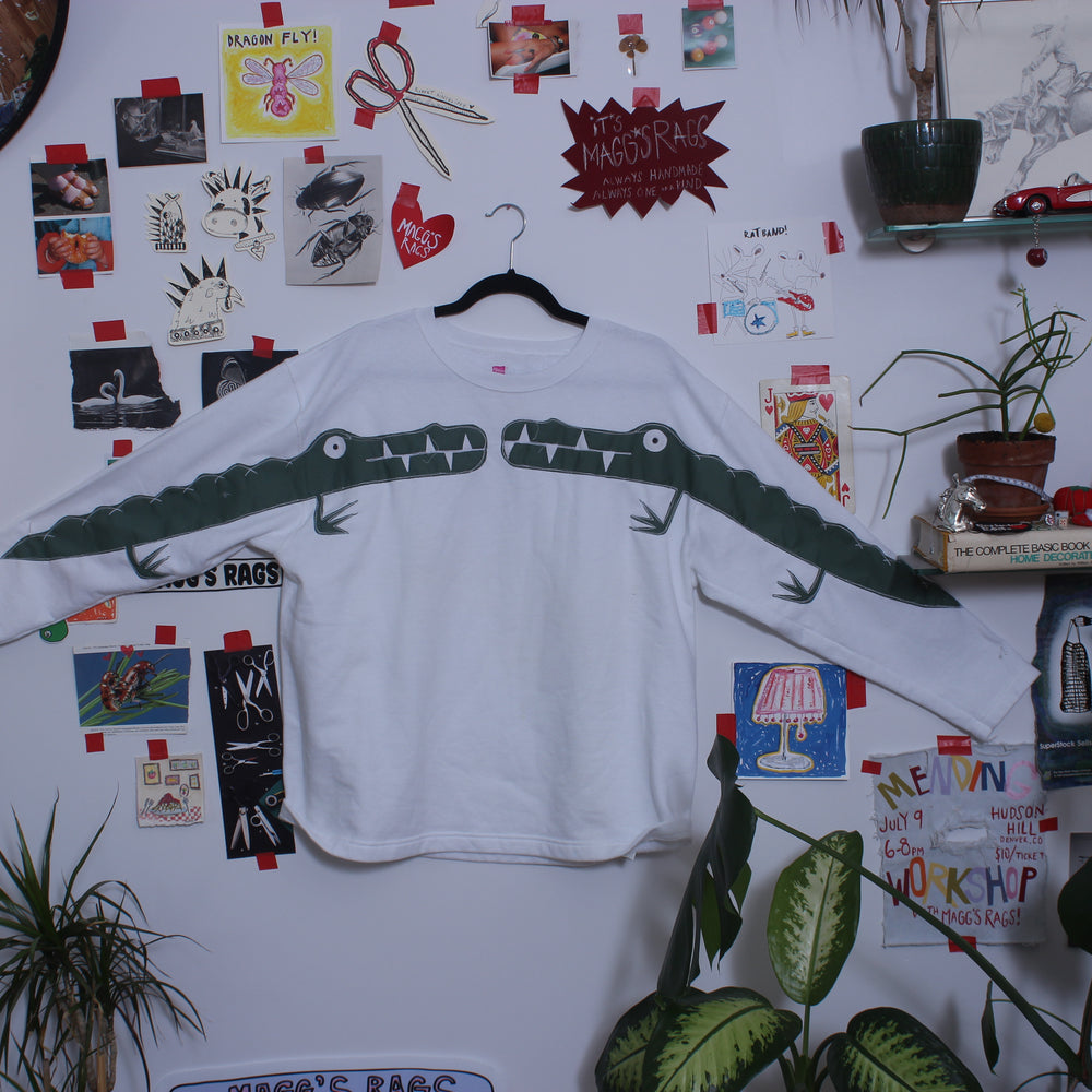 
                      
                        Gator smooch crewneck(Large)
                      
                    