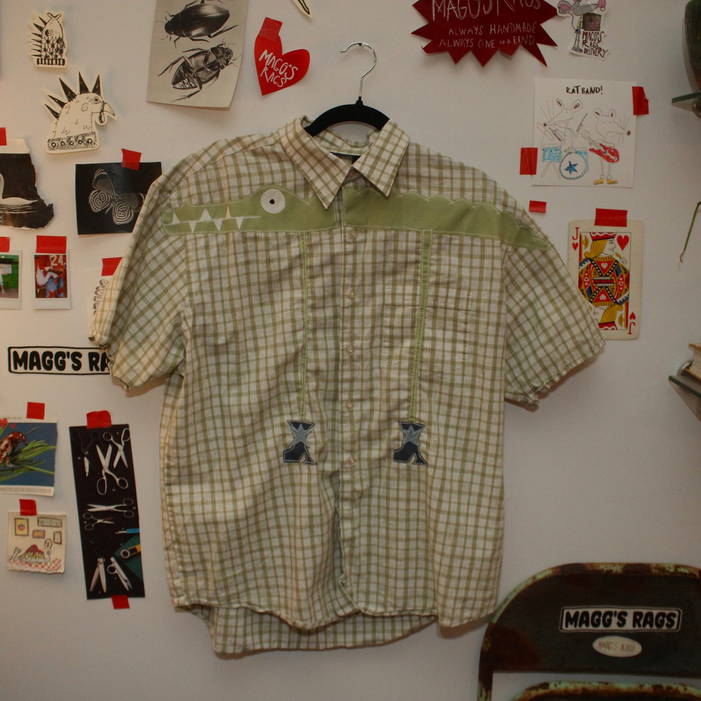 Gator n boots button down(XL)