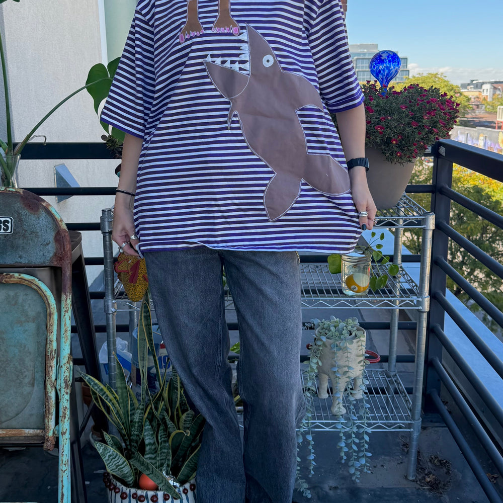 Shark attack striped tee(XL)