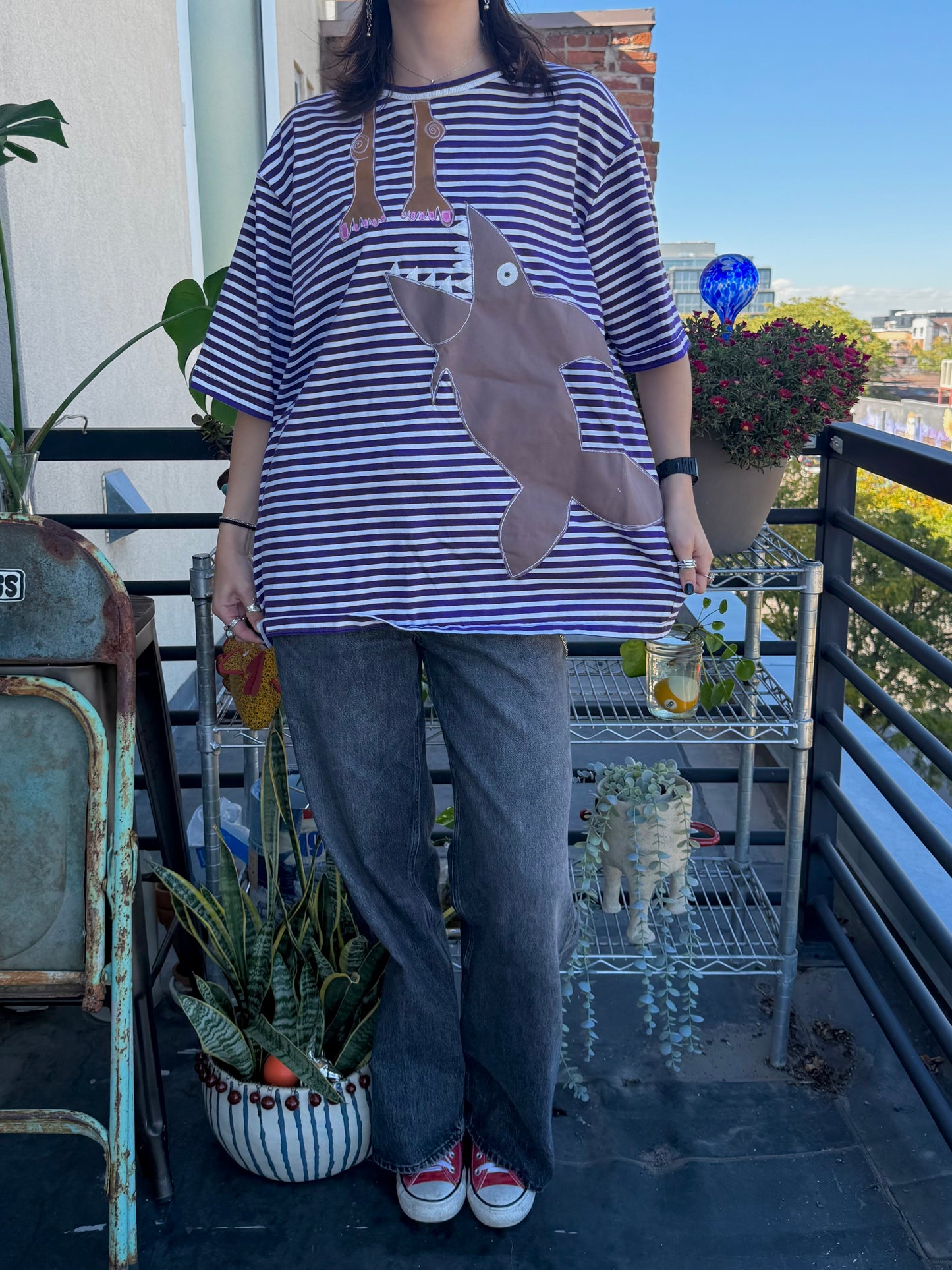 Shark attack striped tee(XL)