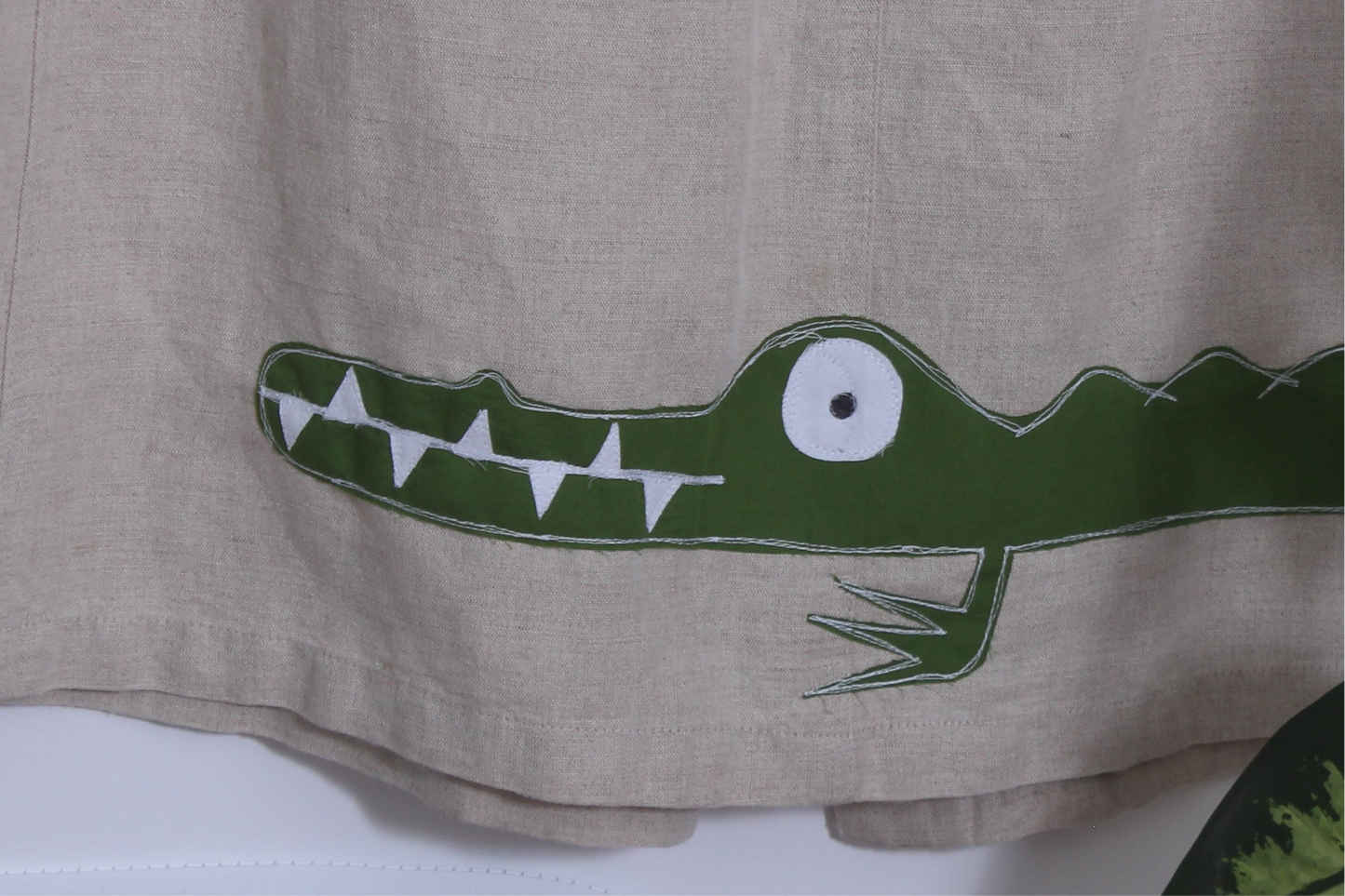 Wrap around gator skirt(medium)