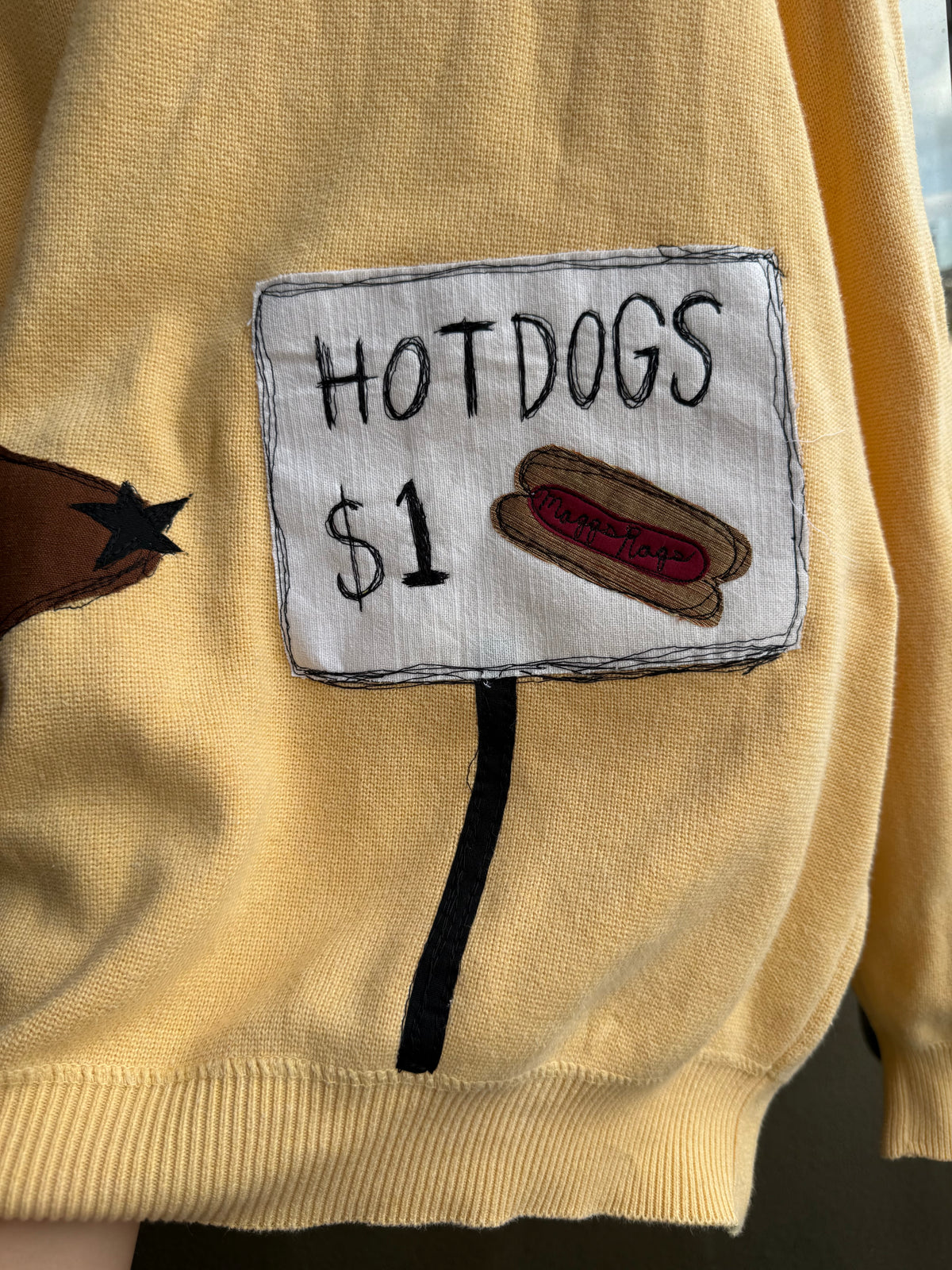 Dachshund selling hotdogs sweater(XL)