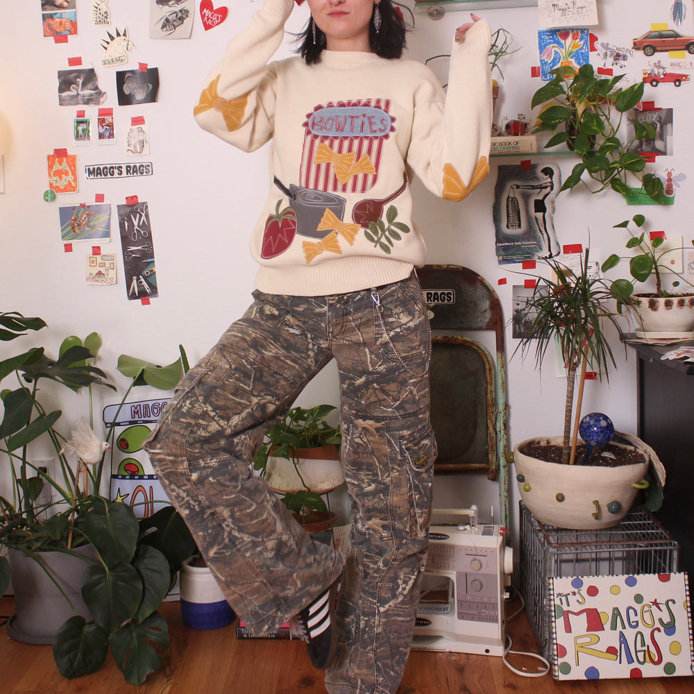 Bow tie pasta sweater(medium)