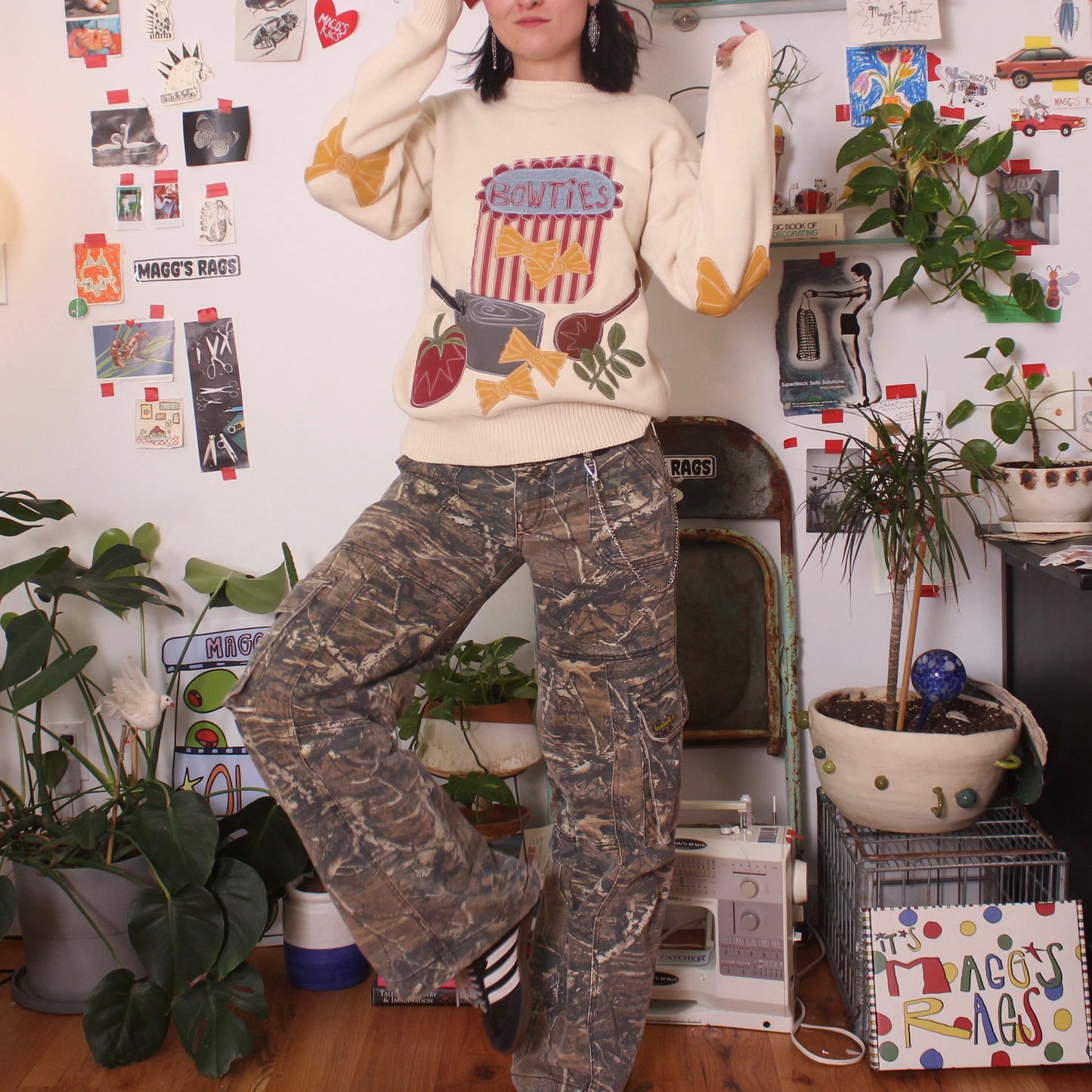 Bow tie pasta sweater(medium)