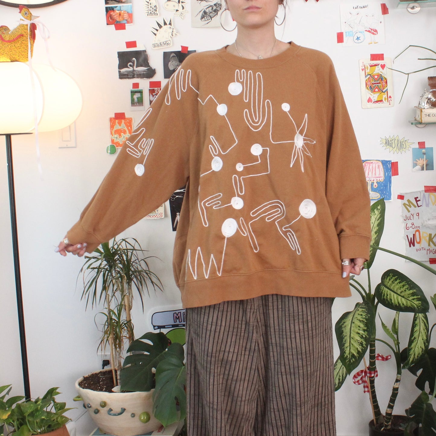 Beige swirly string crewneck(large)