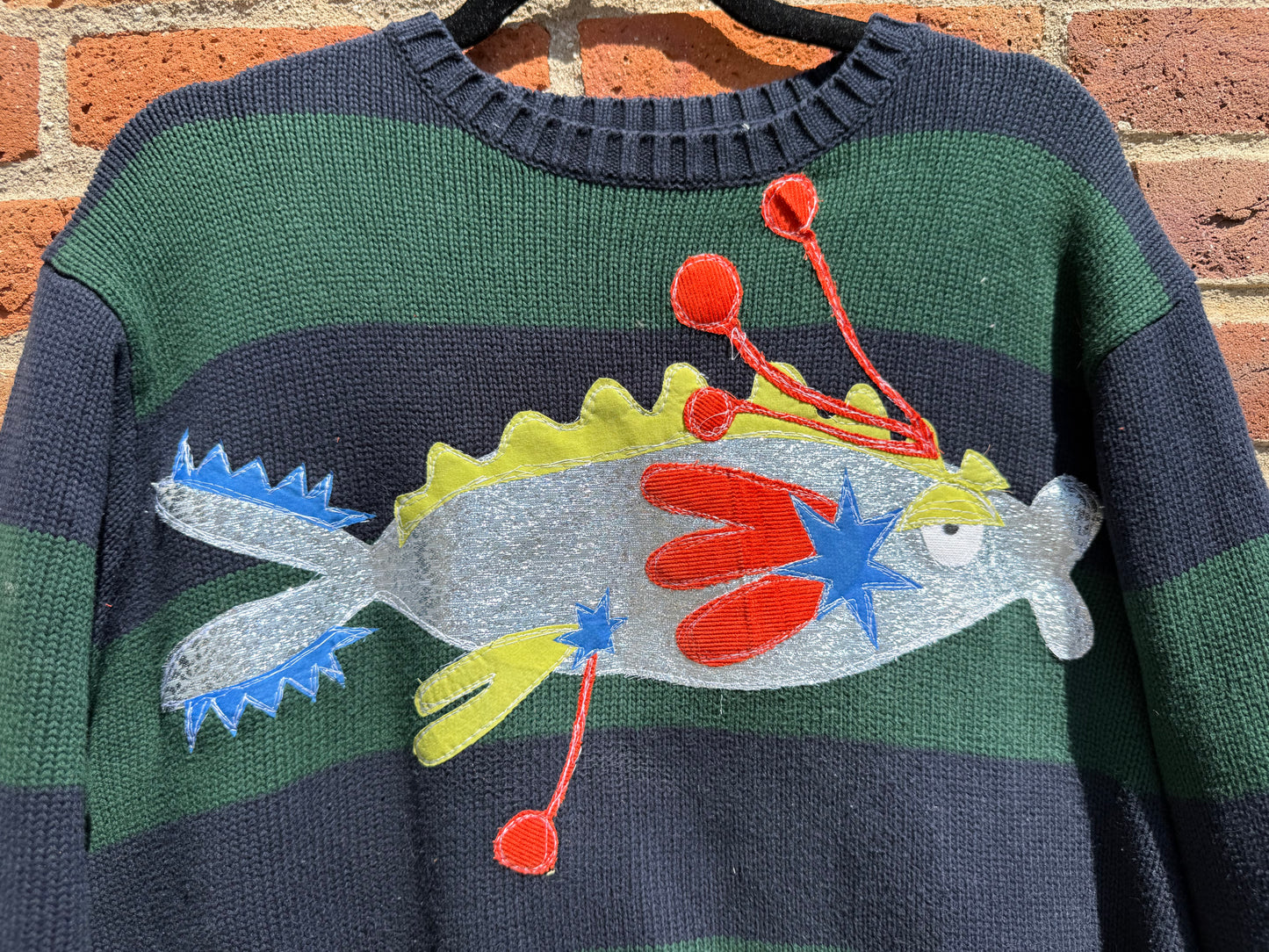 Mystery fish striped sweater(large)