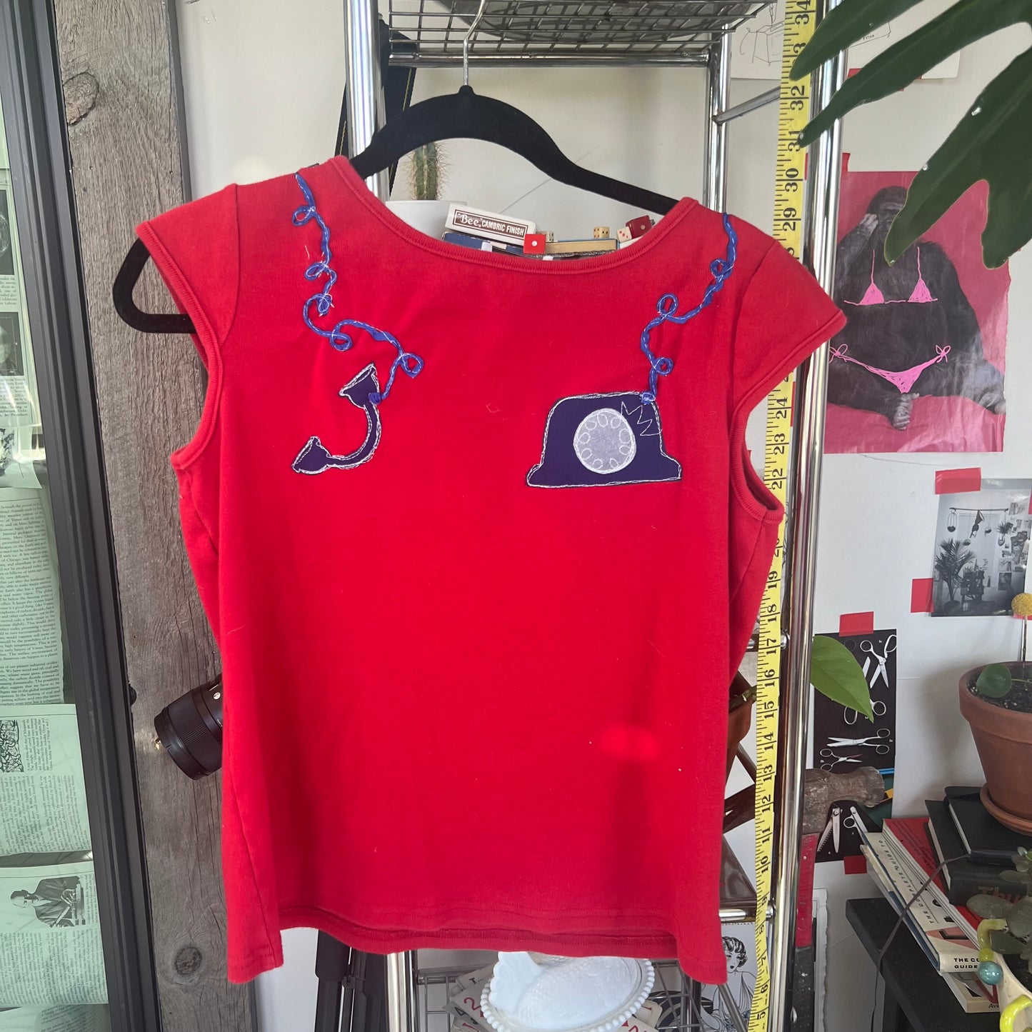 Telephone (•)(•)’s tee(medium)