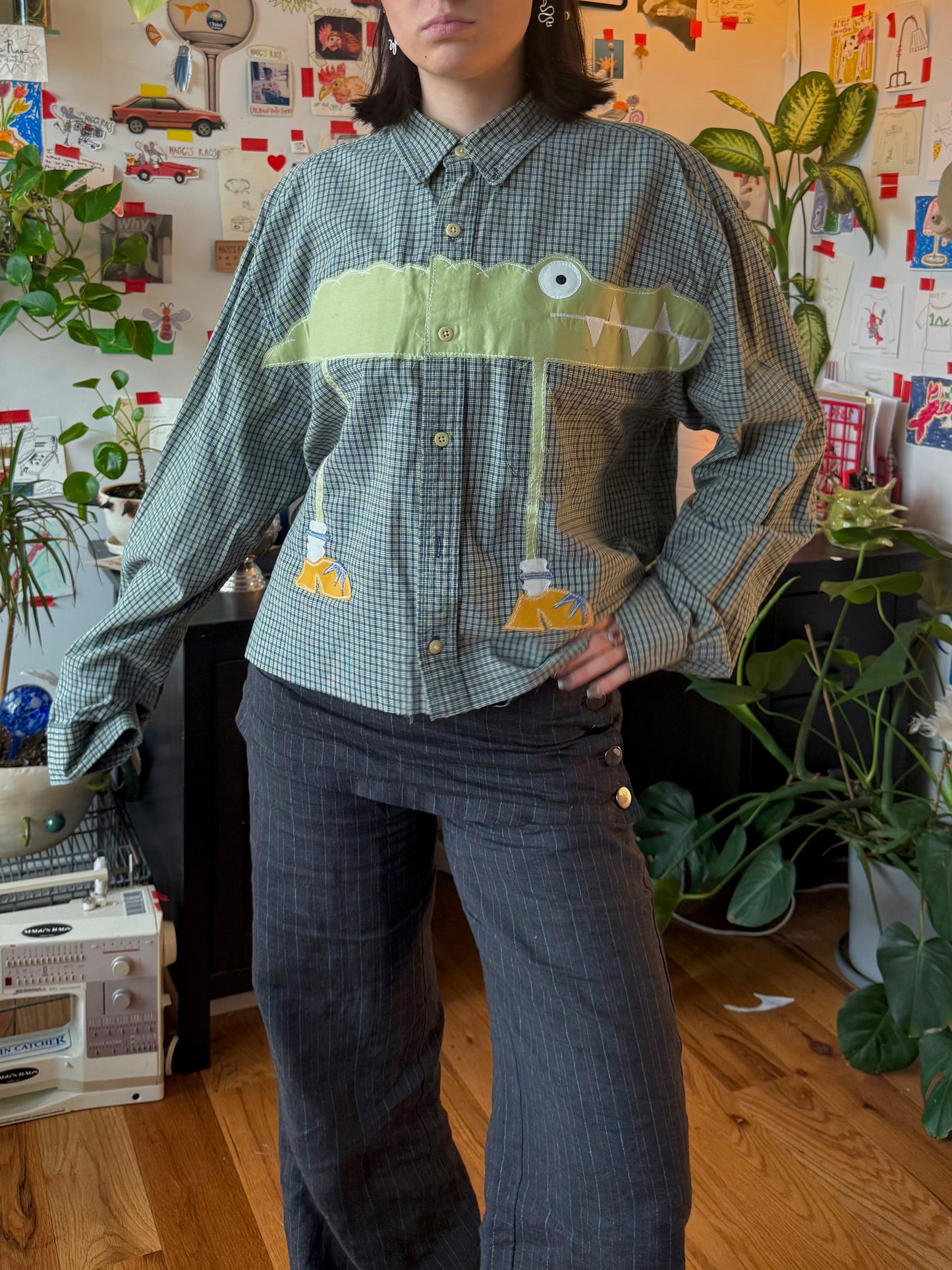 Gator n’ clogs button down(XL)