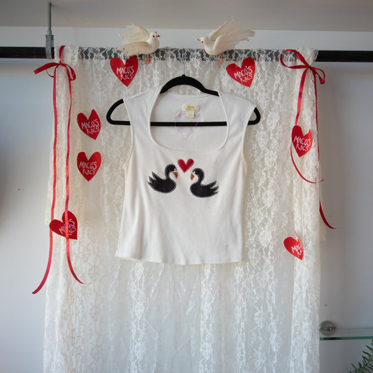 Black swans in love tank(medium)