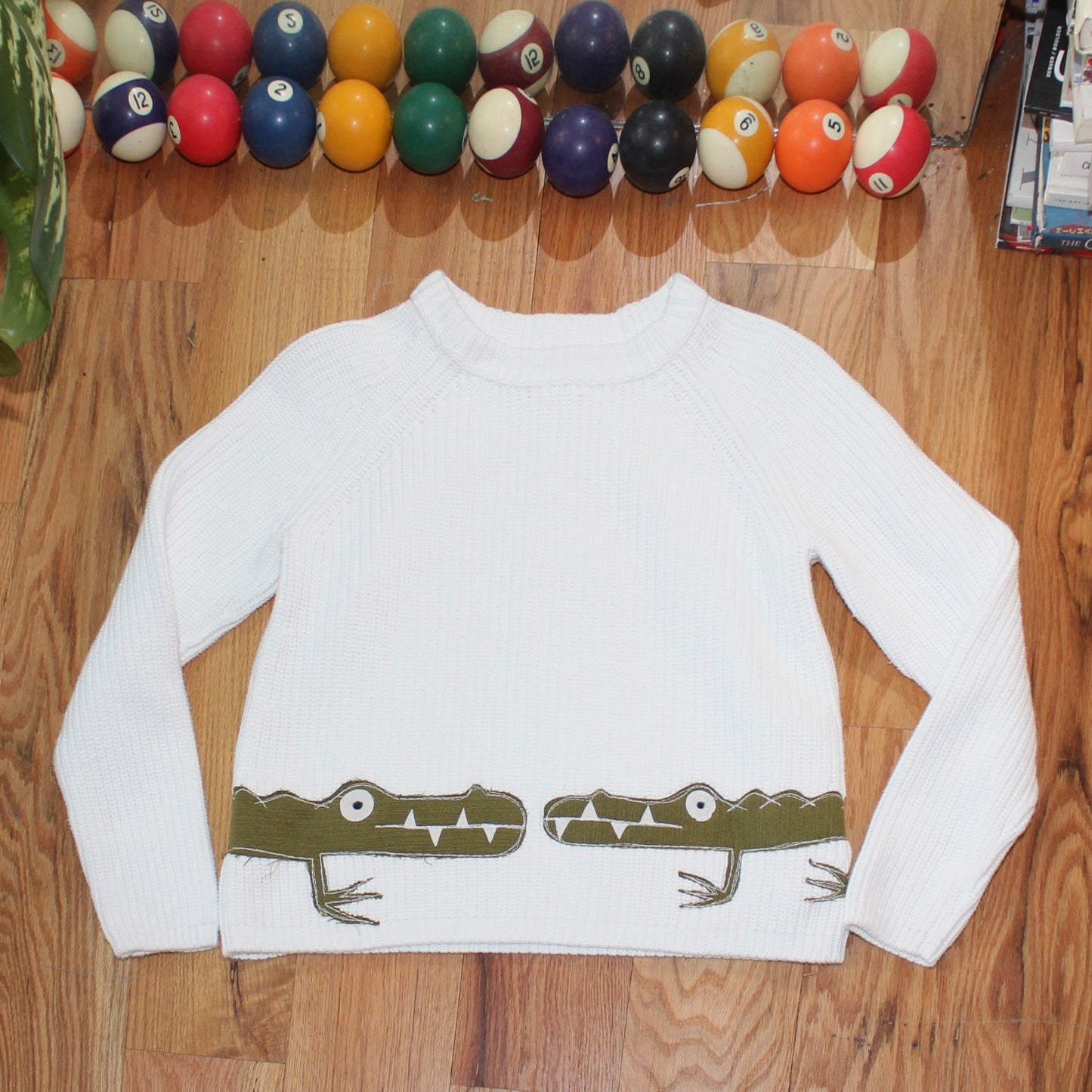 Gator kiss sweater(small)