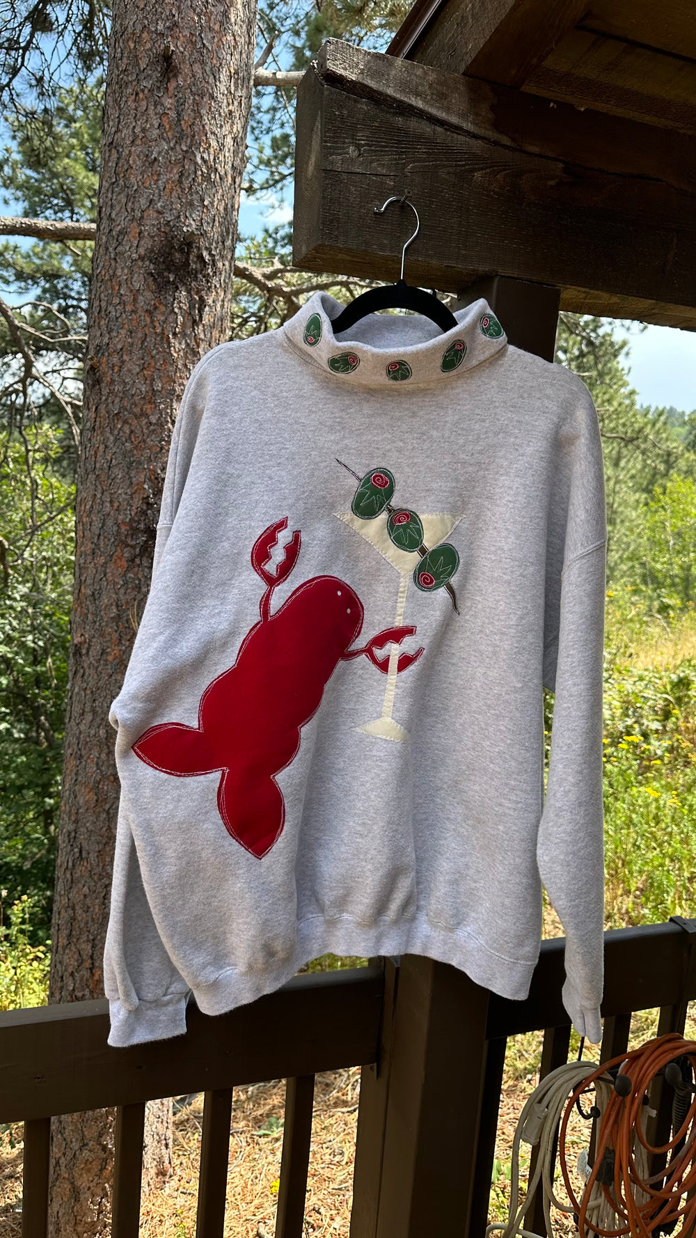 Lobster-tini cowl neck(XL)