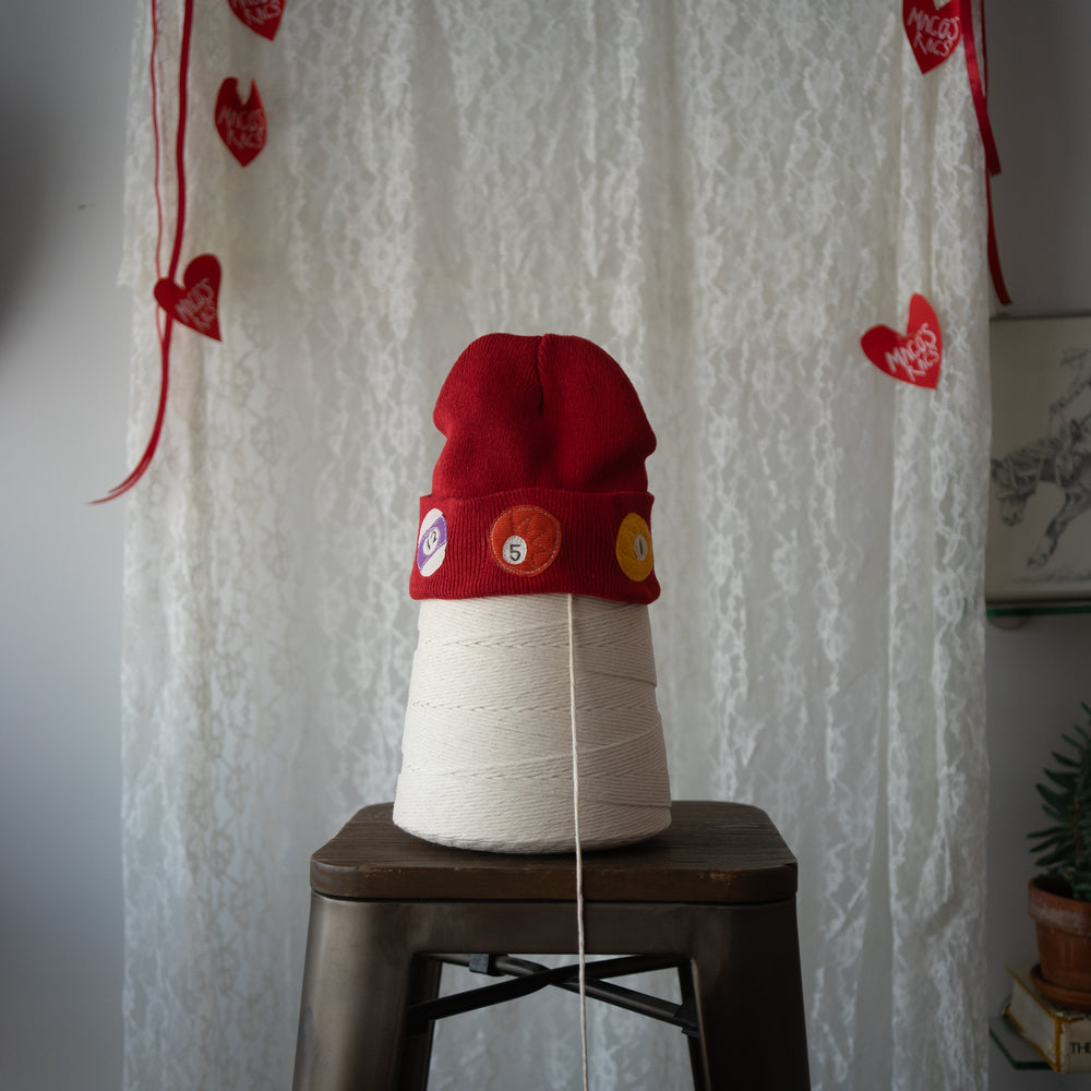 Red billiards beanie (os)