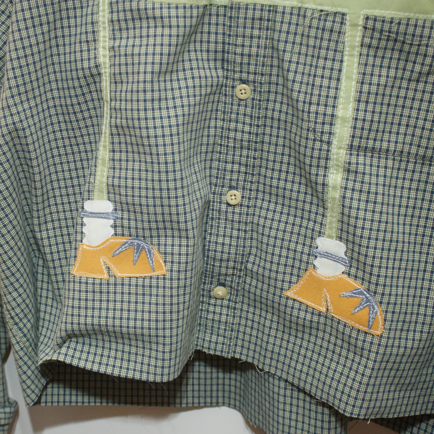 Gator n’ clogs button down(XL)