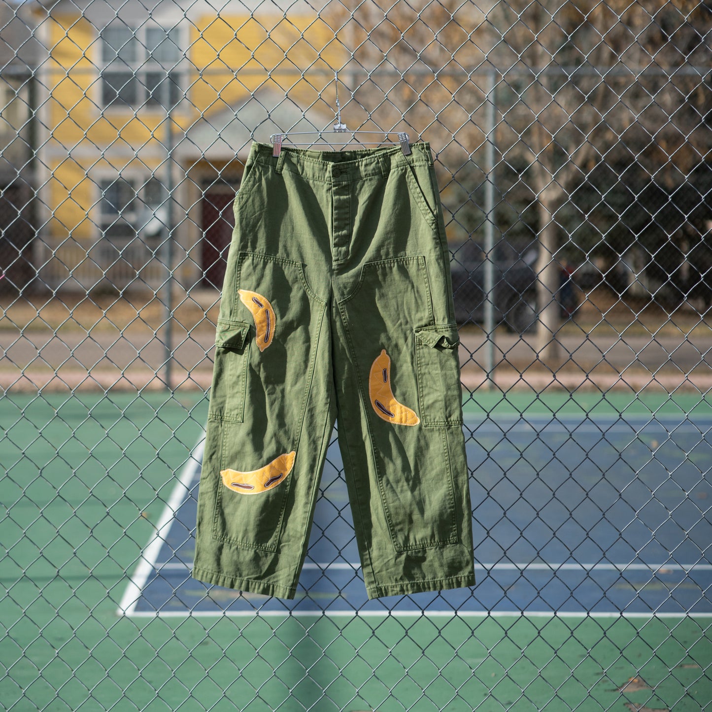 Bananas cargo pants(8-10)