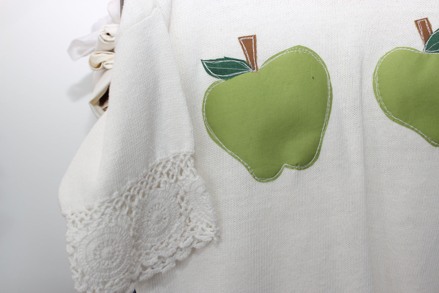 Apple (*)(*)’s and lace sweater top(large)