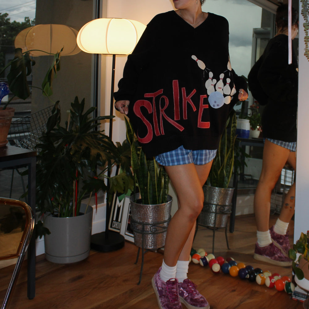 
                      
                        STRIKE sweater(XL)
                      
                    