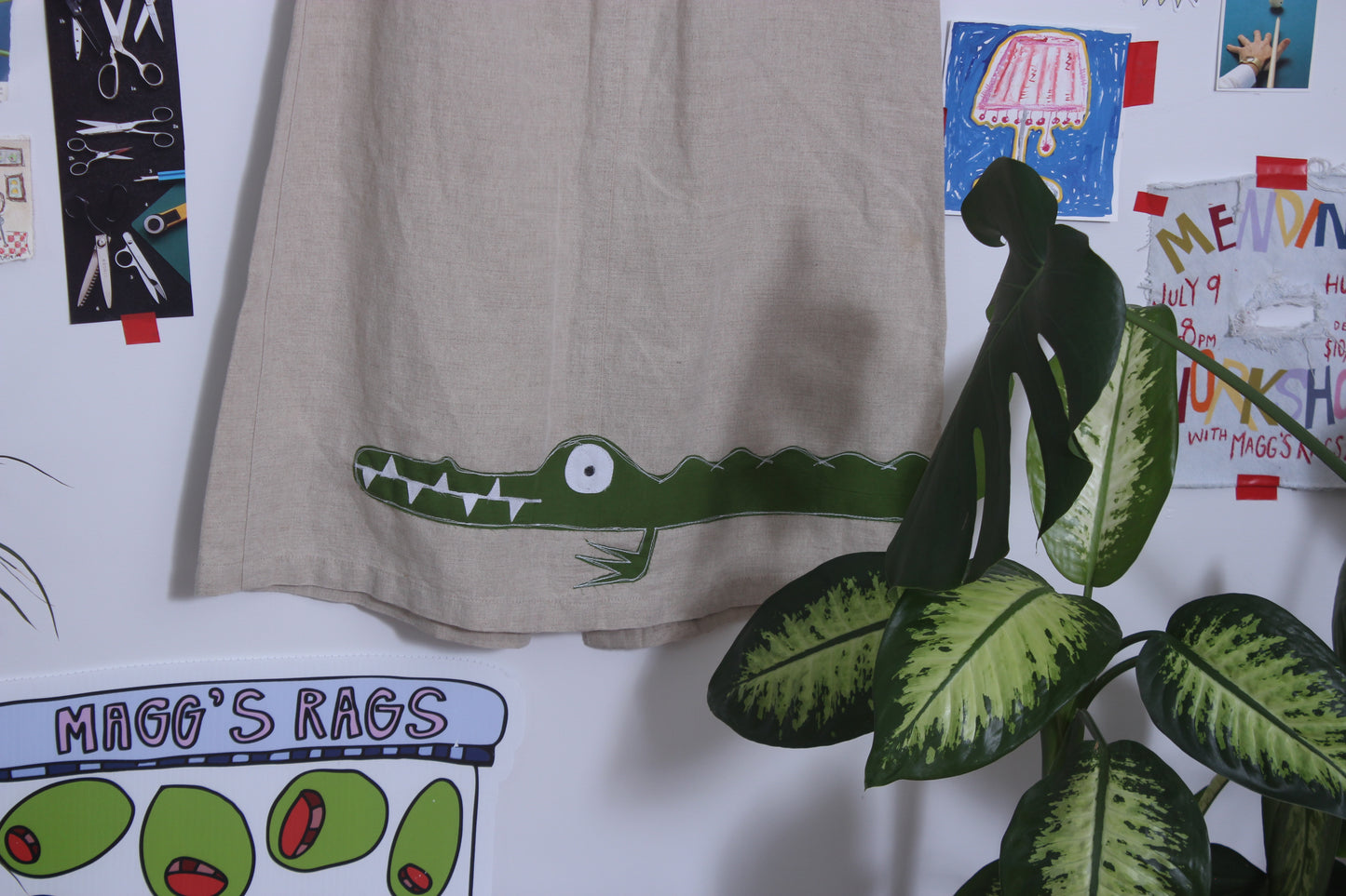 Wrap around gator skirt(medium)