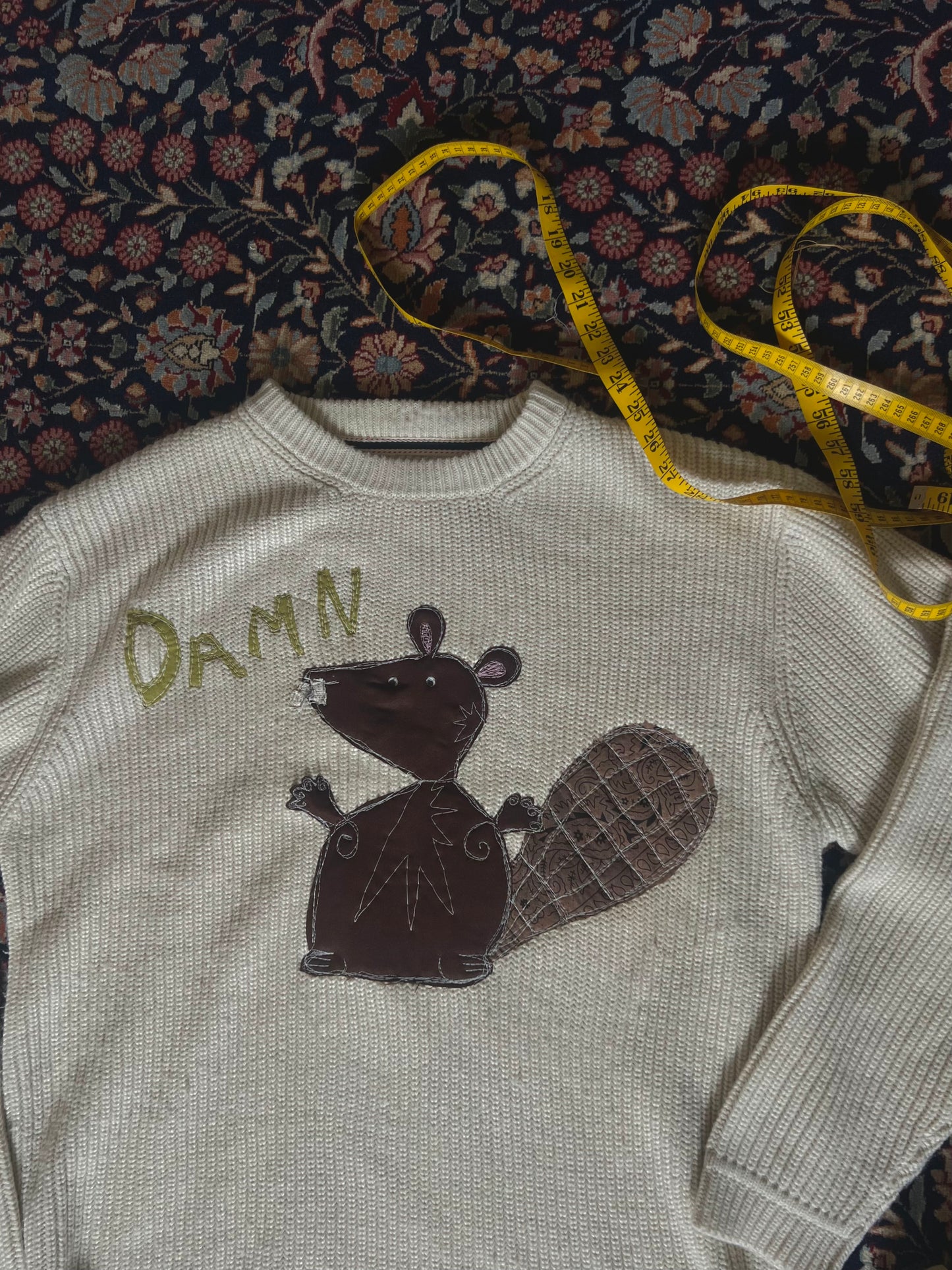 Beaver damn sweater(large)