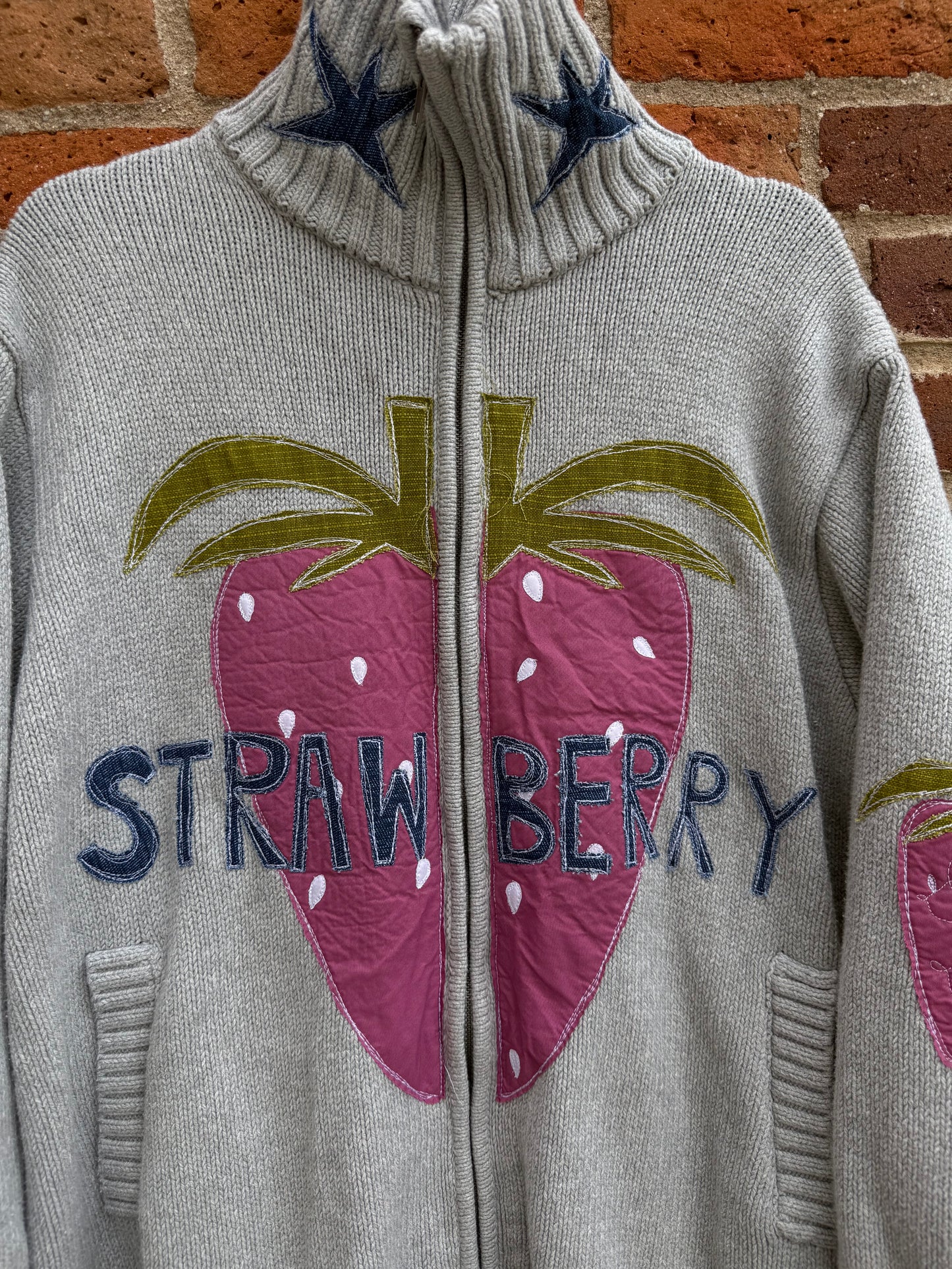 High neck strawberry sweater(XL)